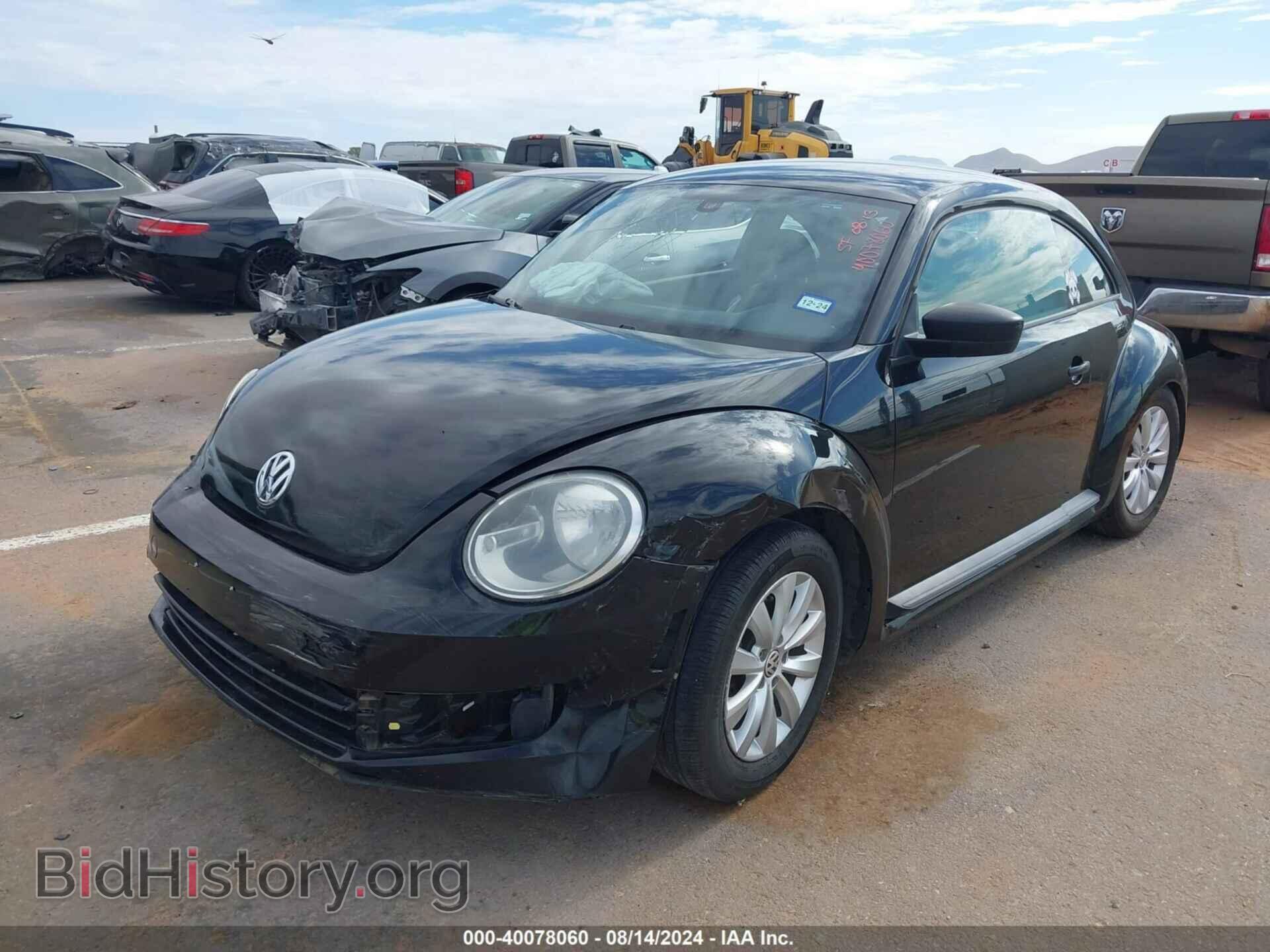 2014 VOLKSWAGEN BEETLE - VIN: 3VWFP7AT8EM629949 - Фото 2