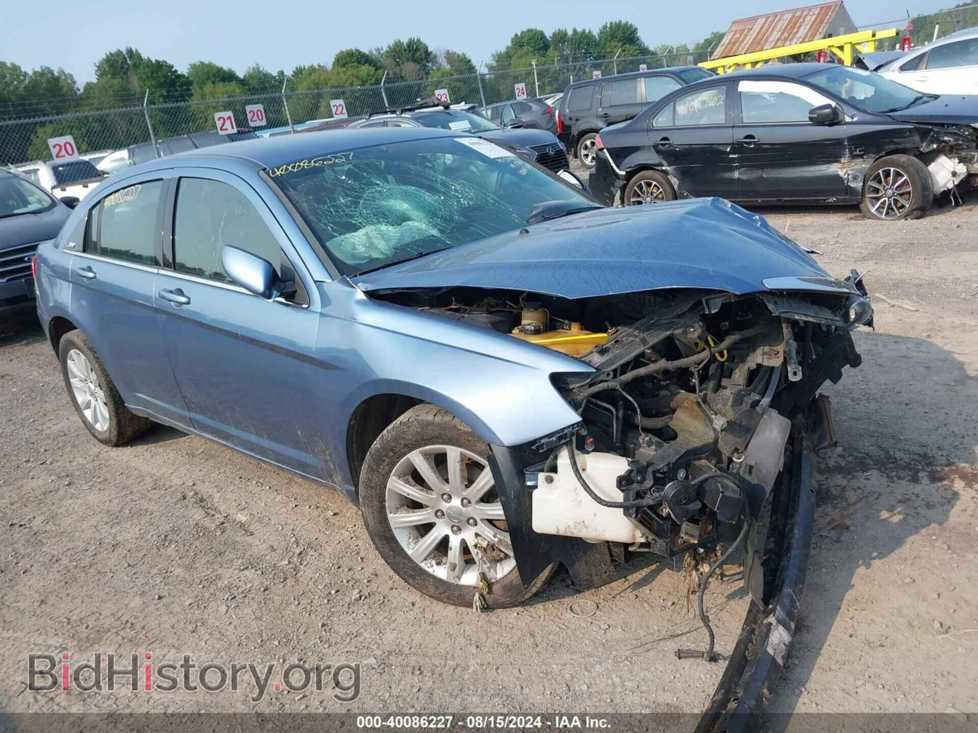 Photo 1C3BC1FGXBN555655 - CHRYSLER 200 2011