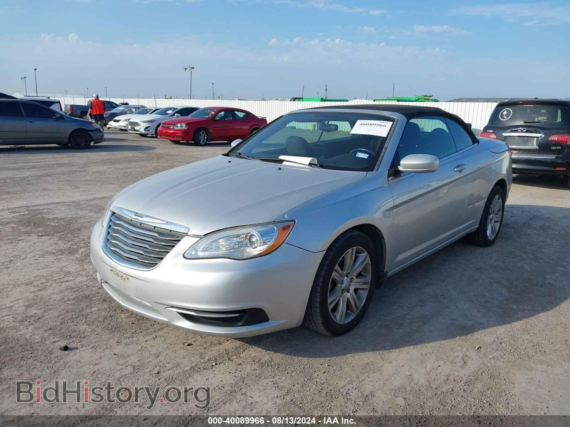 2011 CHRYSLER 200 - VIN: 1C3BC2EGXBN620530 - Фото 2