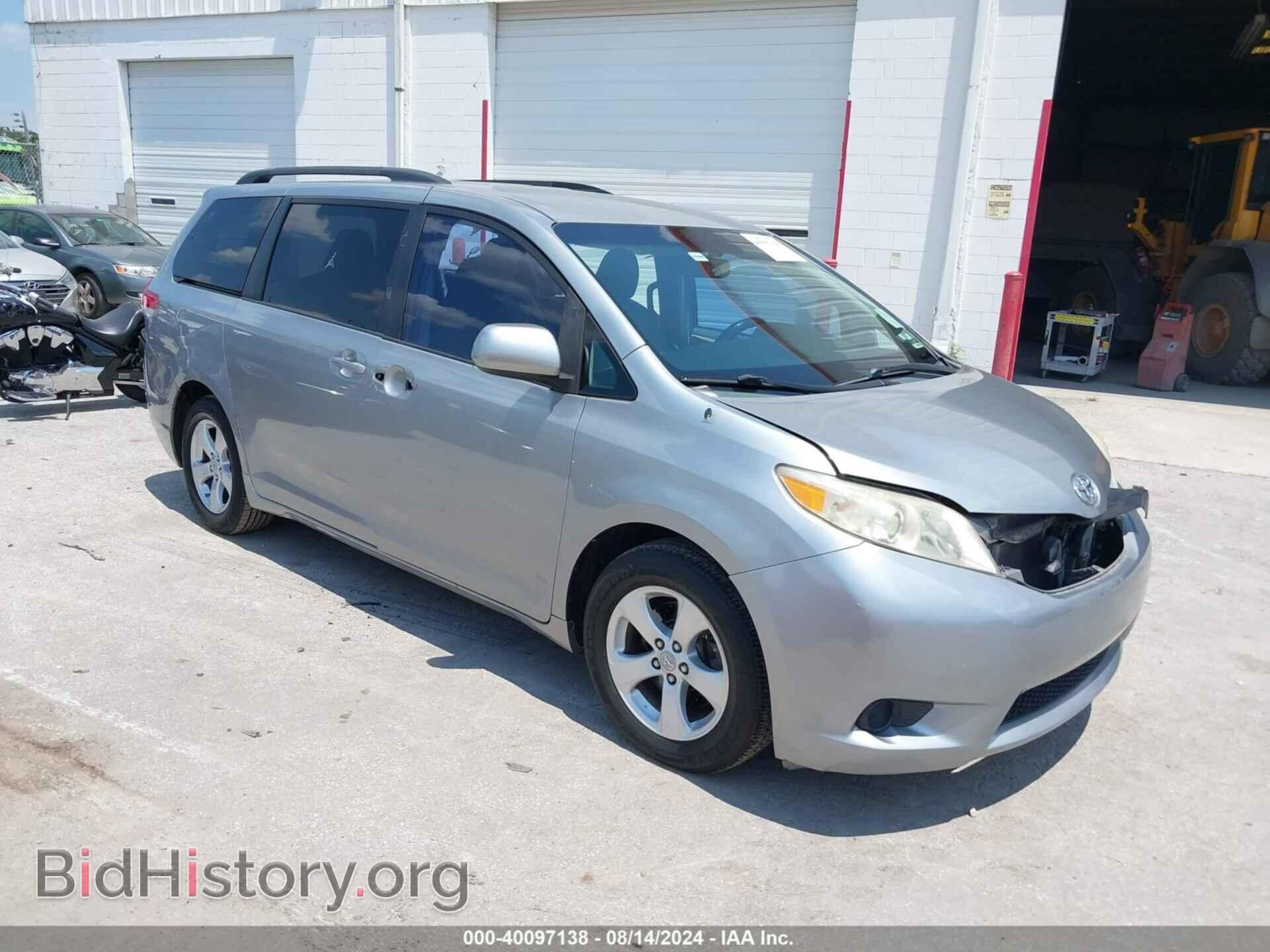 Photo 5TDKK3DC8BS068619 - TOYOTA SIENNA 2011