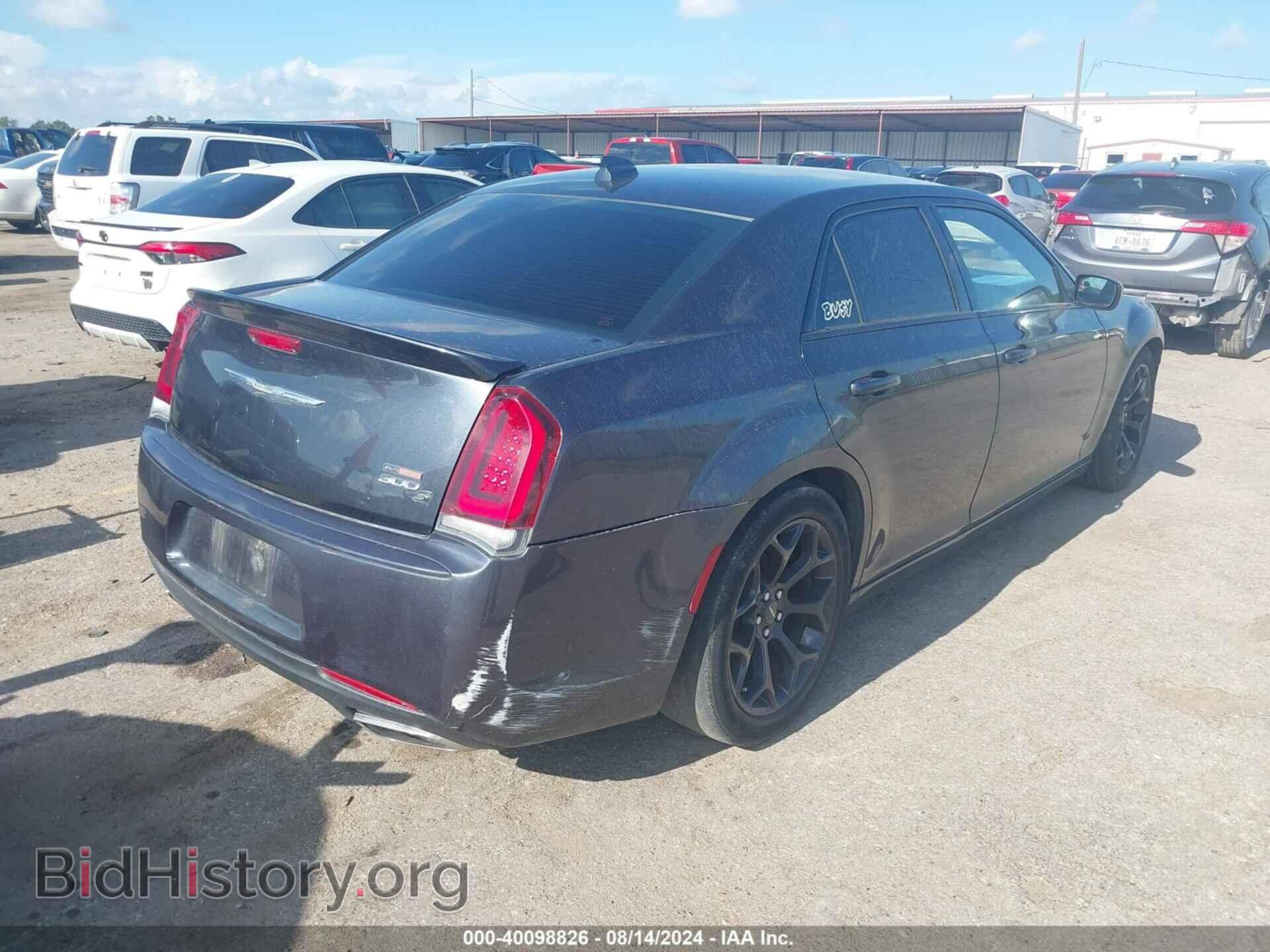 2019 CHRYSLER 300 - VIN: 2C3CCABG0KH516561 - Фото 4