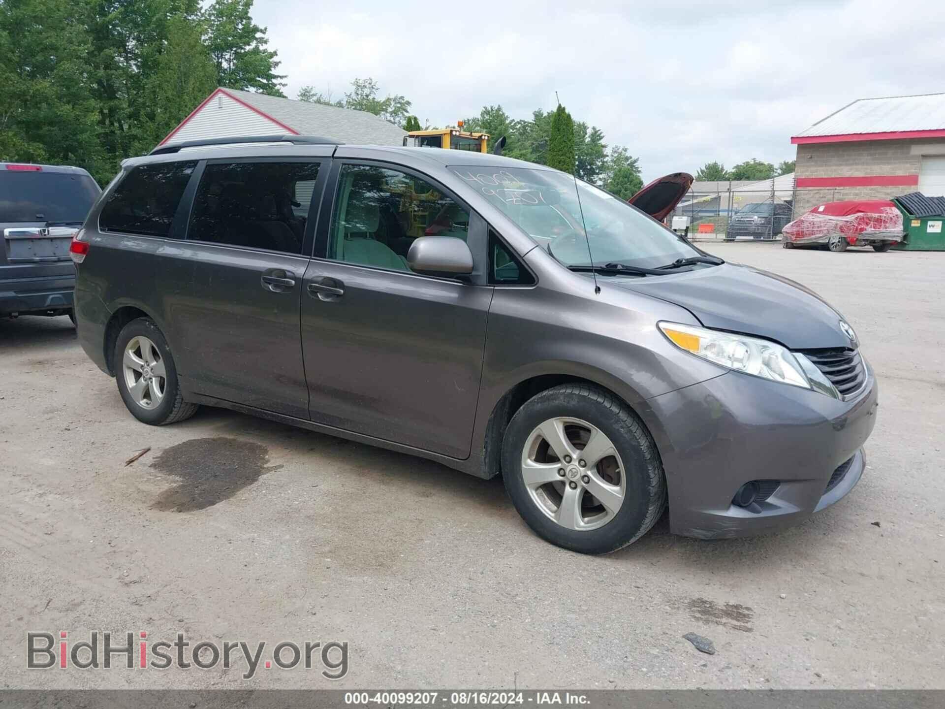 Photo 5TDKK3DC1BS009539 - TOYOTA SIENNA 2011