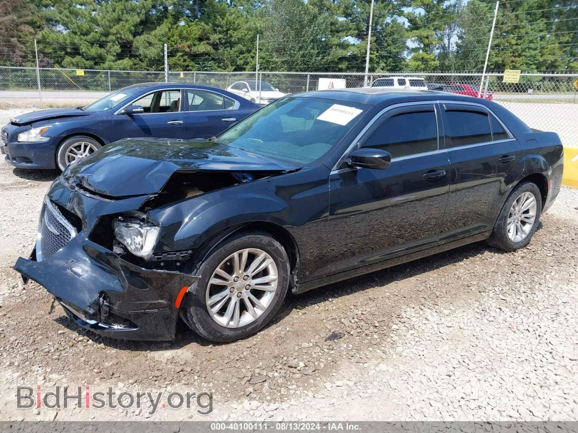 2017 CHRYSLER 300 - VIN: 2C3CCAAG6HH570442 - Фото 2