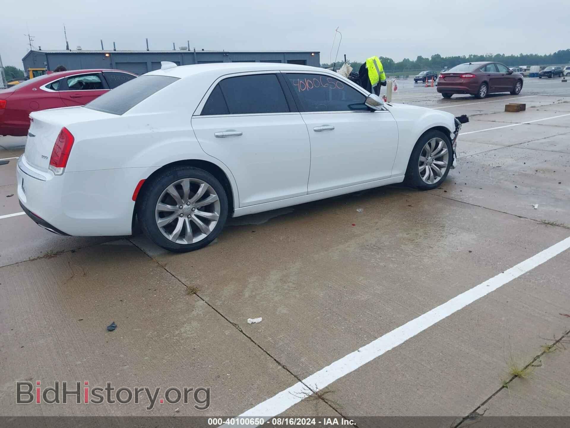 2019 CHRYSLER 300 - VIN: 2C3CCAEG4KH528126 - Фото 4