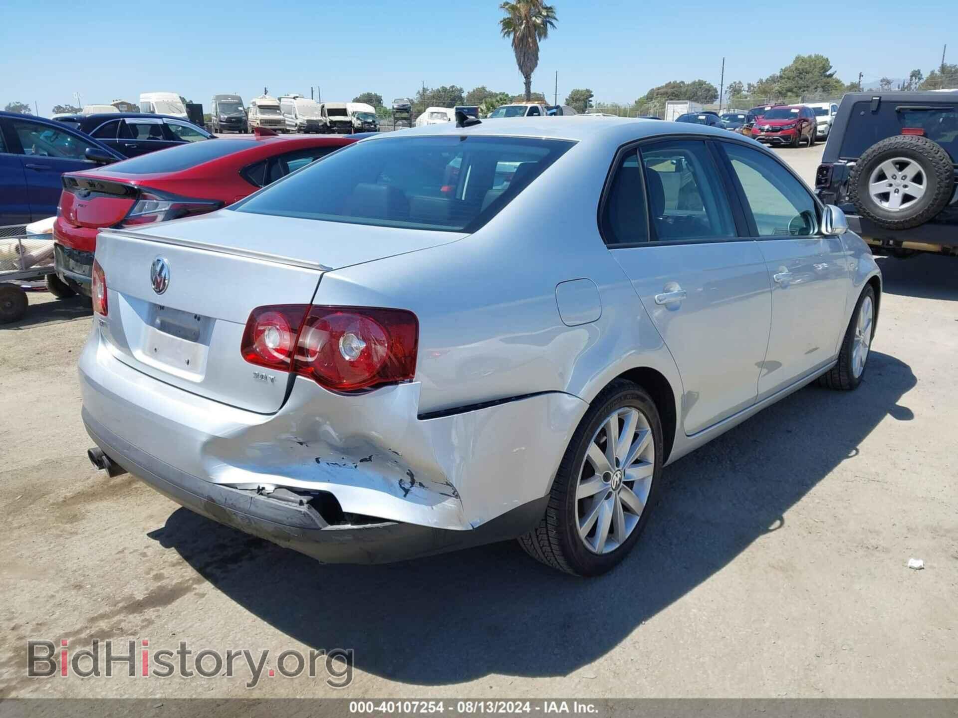 2010 VOLKSWAGEN JETTA - VIN: 3VWRA7AJ1AM049448 - Фото 4