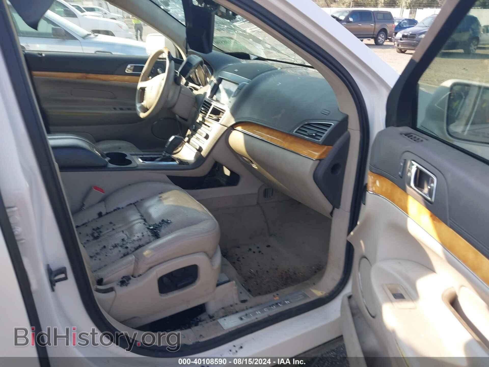 2011 LINCOLN MKT - VIN: 2LMHJ5AT1BBJ52800 - Фото 5