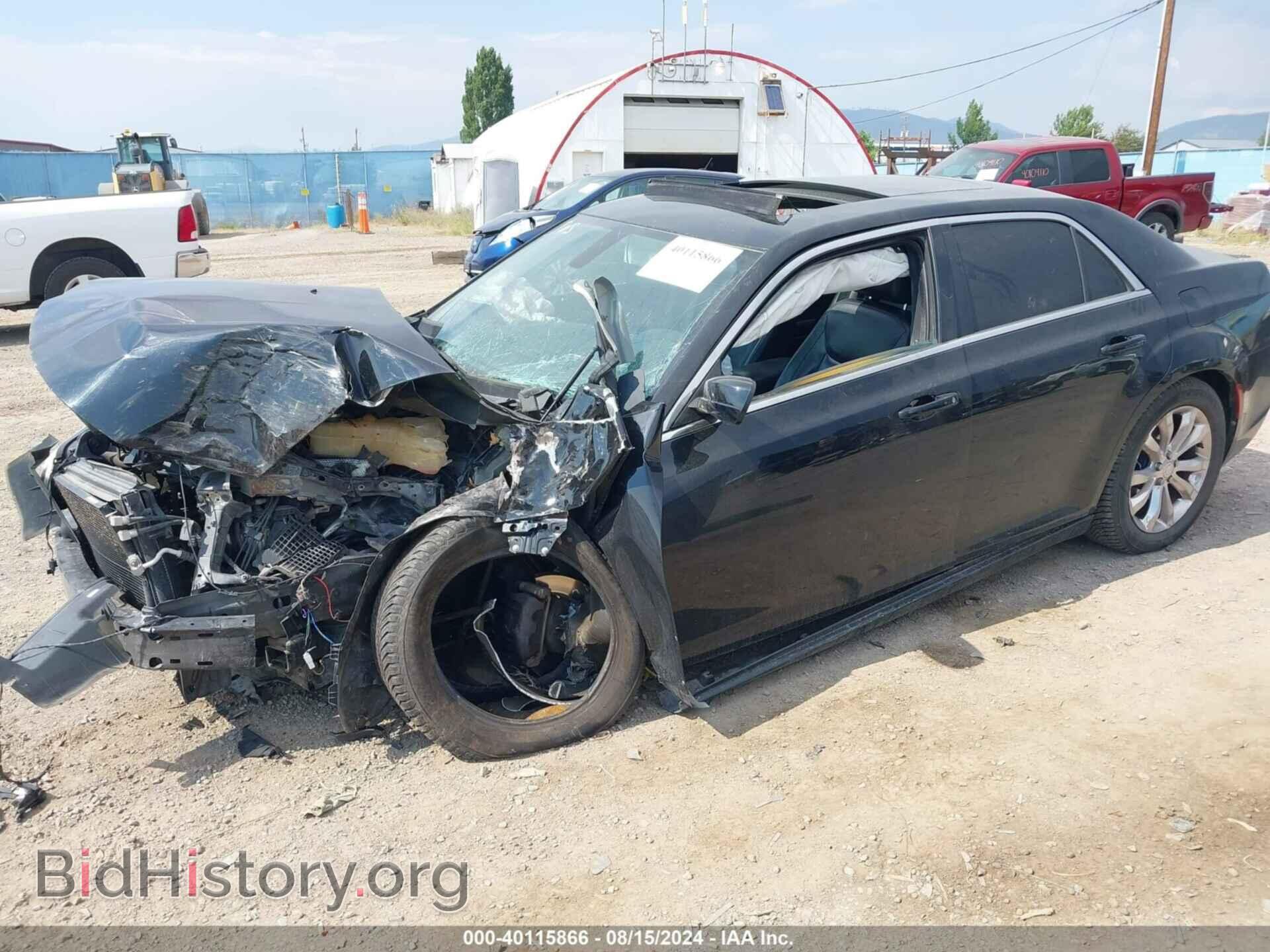 2016 CHRYSLER 300 - VIN: 2C3CCARG0GH128677 - Фото 2