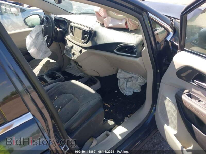 2020 Chrysler PACIFICA (VIN 2C4RC1BG1LR276633) — photo 5 of 17