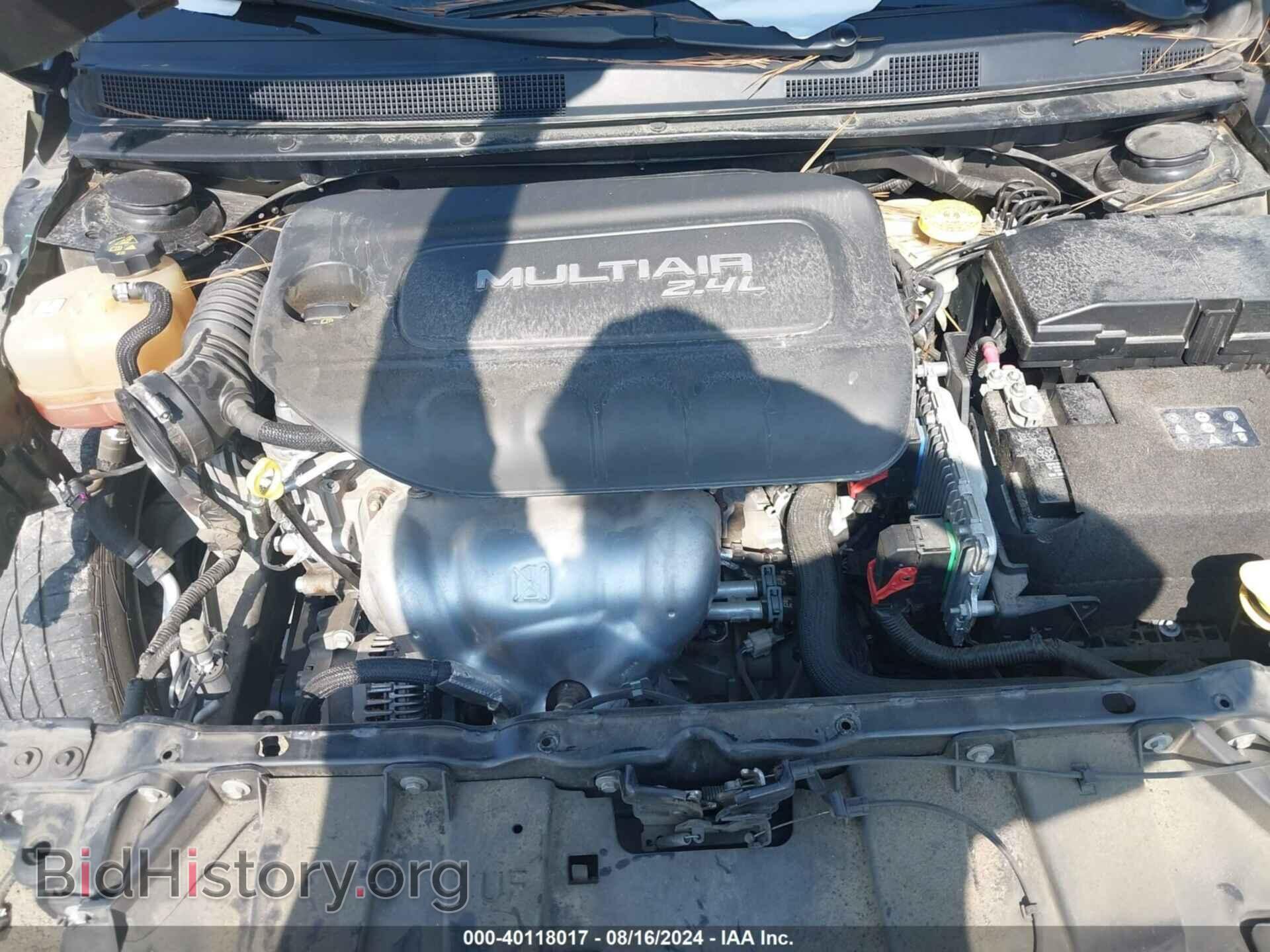 2016 CHRYSLER 200 - VIN: 1C3CCCABXGN130097 - Фото 10