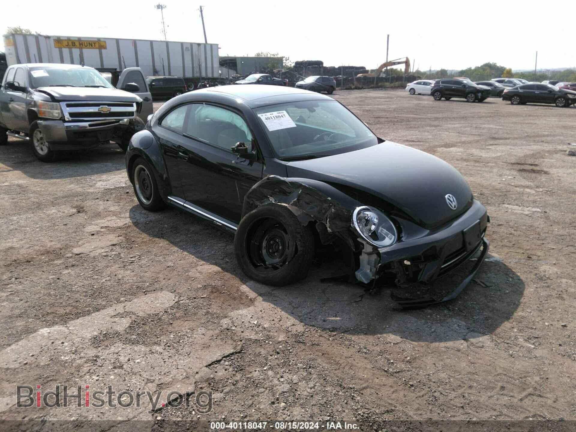 Photo 3VWFD7ATXJM705321 - VOLKSWAGEN BEETLE 2018