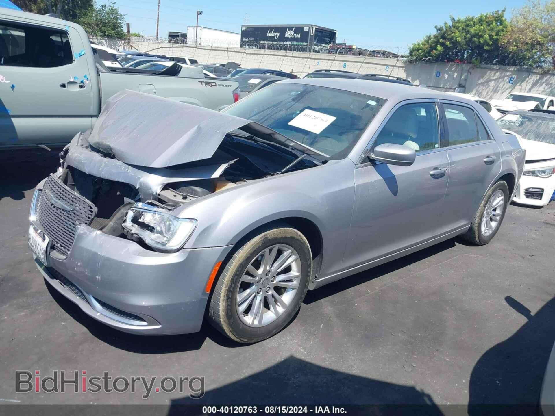 2017 CHRYSLER 300 - VIN: 2C3CCAAG3HH645940 - Фото 2