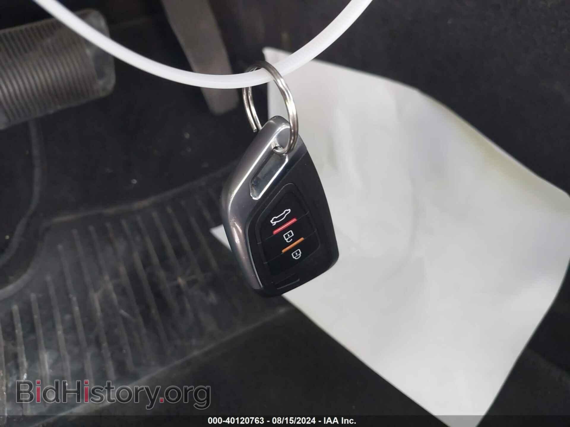 2017 CHRYSLER 300 - VIN: 2C3CCAAG3HH645940 - Фото 11