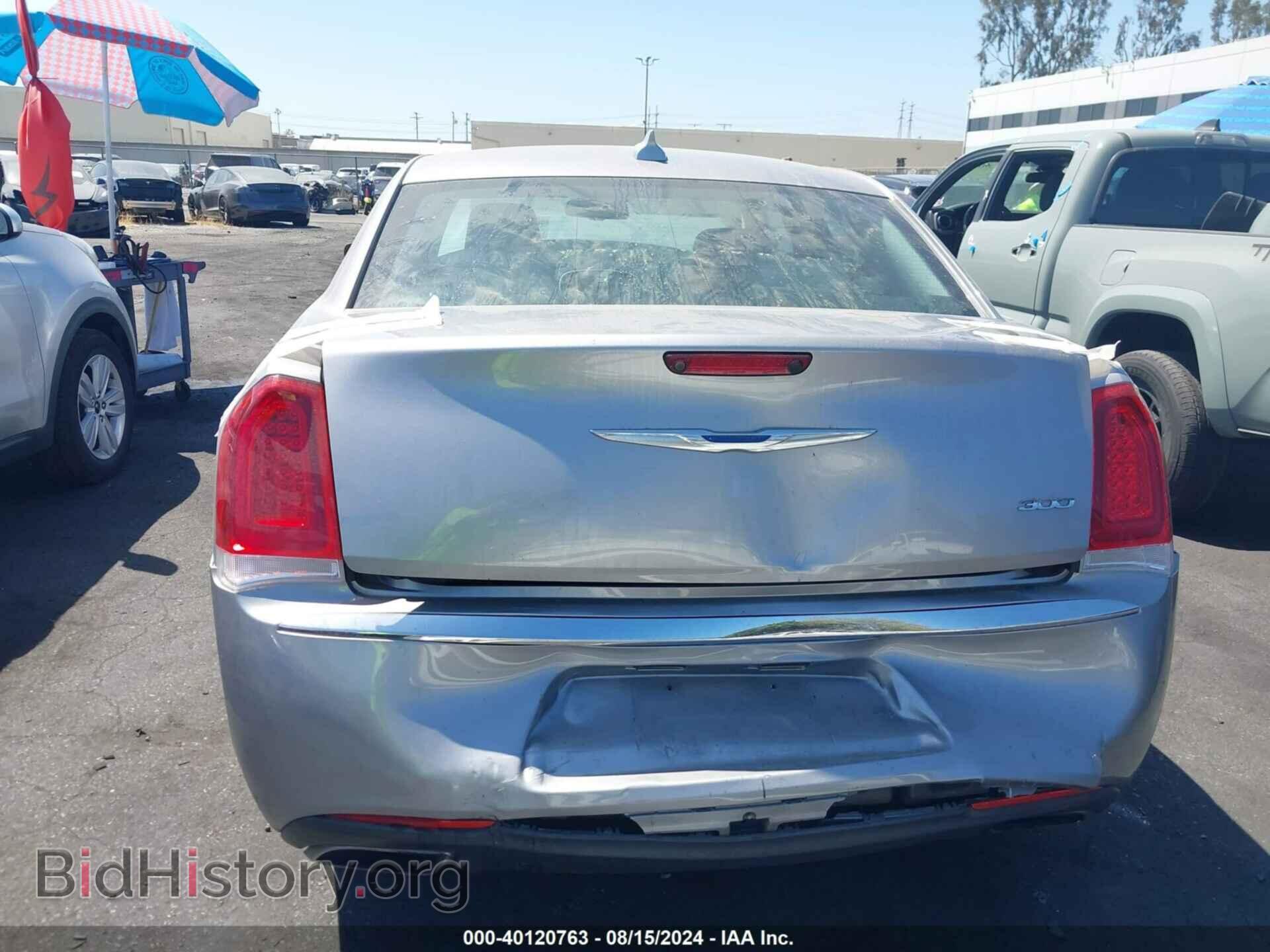 2017 CHRYSLER 300 - VIN: 2C3CCAAG3HH645940 - Фото 17