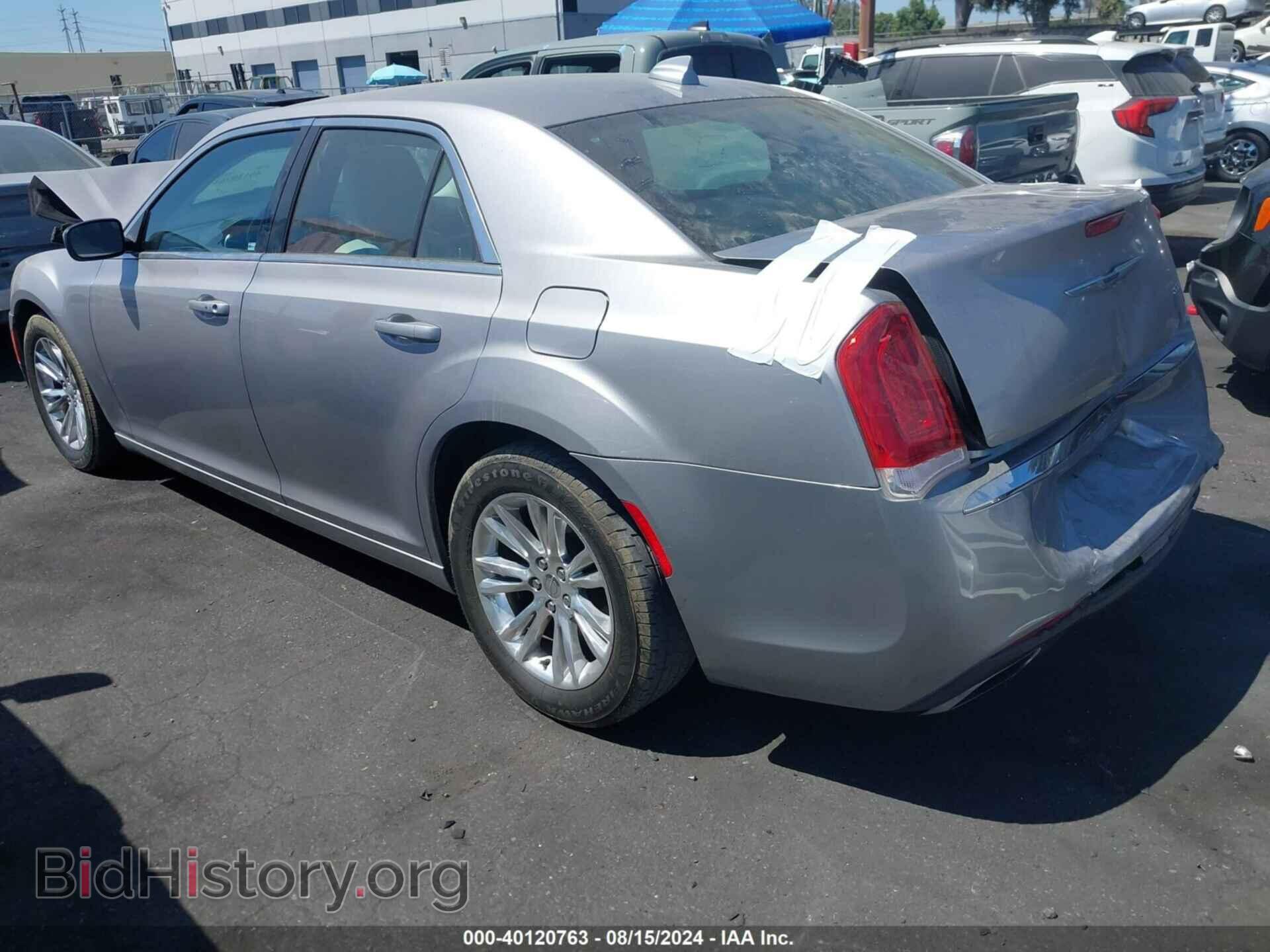 2017 CHRYSLER 300 - VIN: 2C3CCAAG3HH645940 - Фото 3
