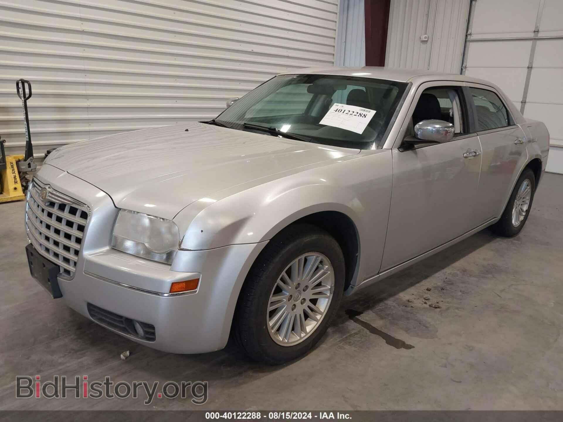 2010 CHRYSLER 300 - VIN: 2C3CA4CD5AH149747 - Фото 2