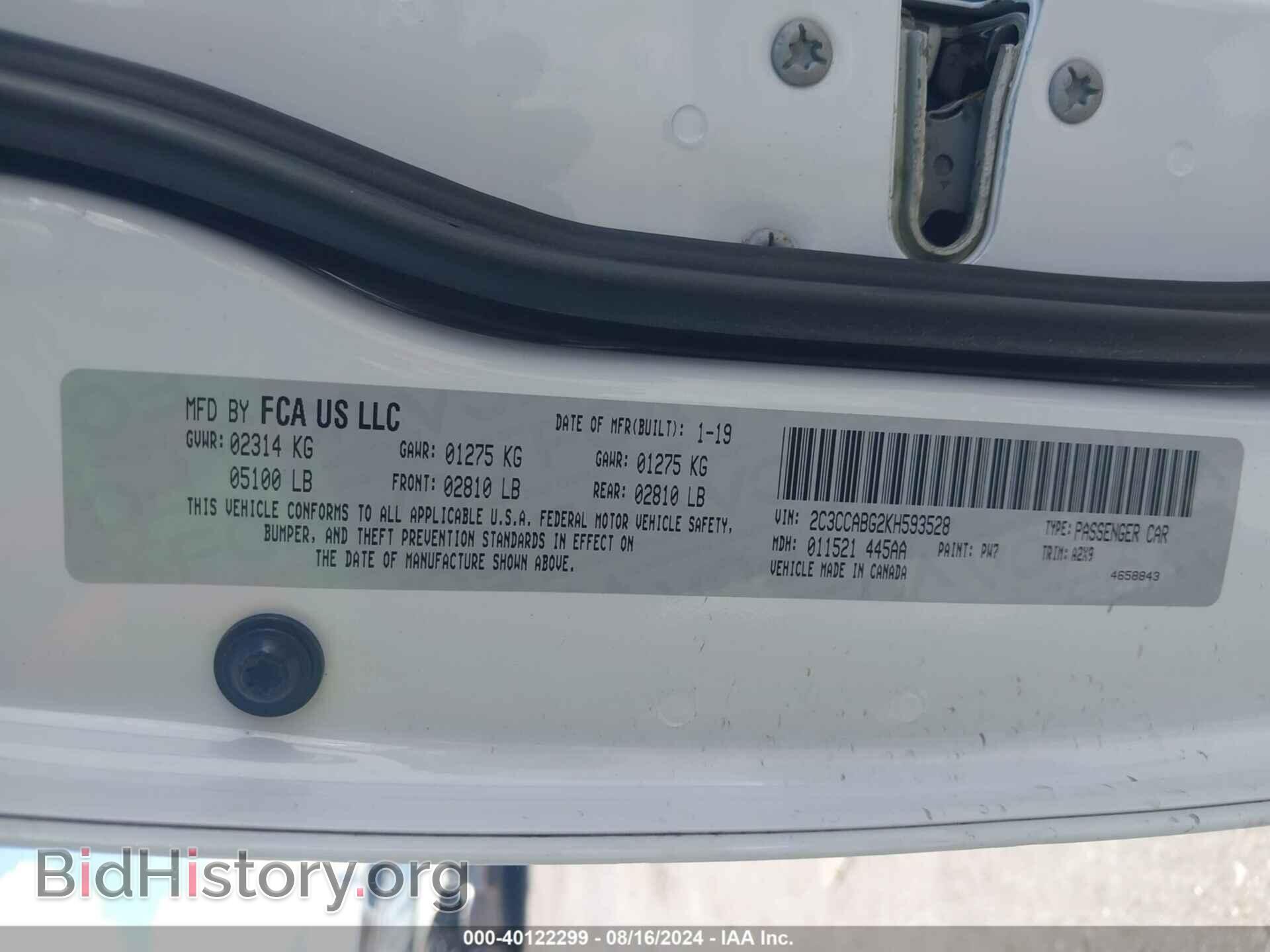 2019 CHRYSLER 300 - VIN: 2C3CCABG2KH593528 - Фото 9