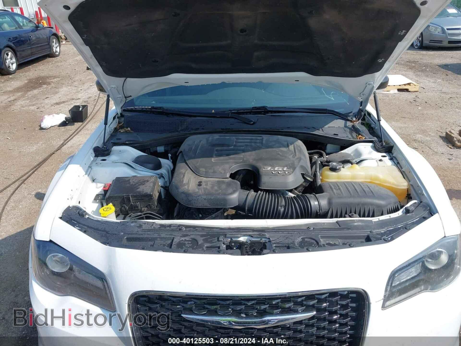 2016 CHRYSLER 300 - VIN: 2C3CCAGG9GH217036 - Фото 10