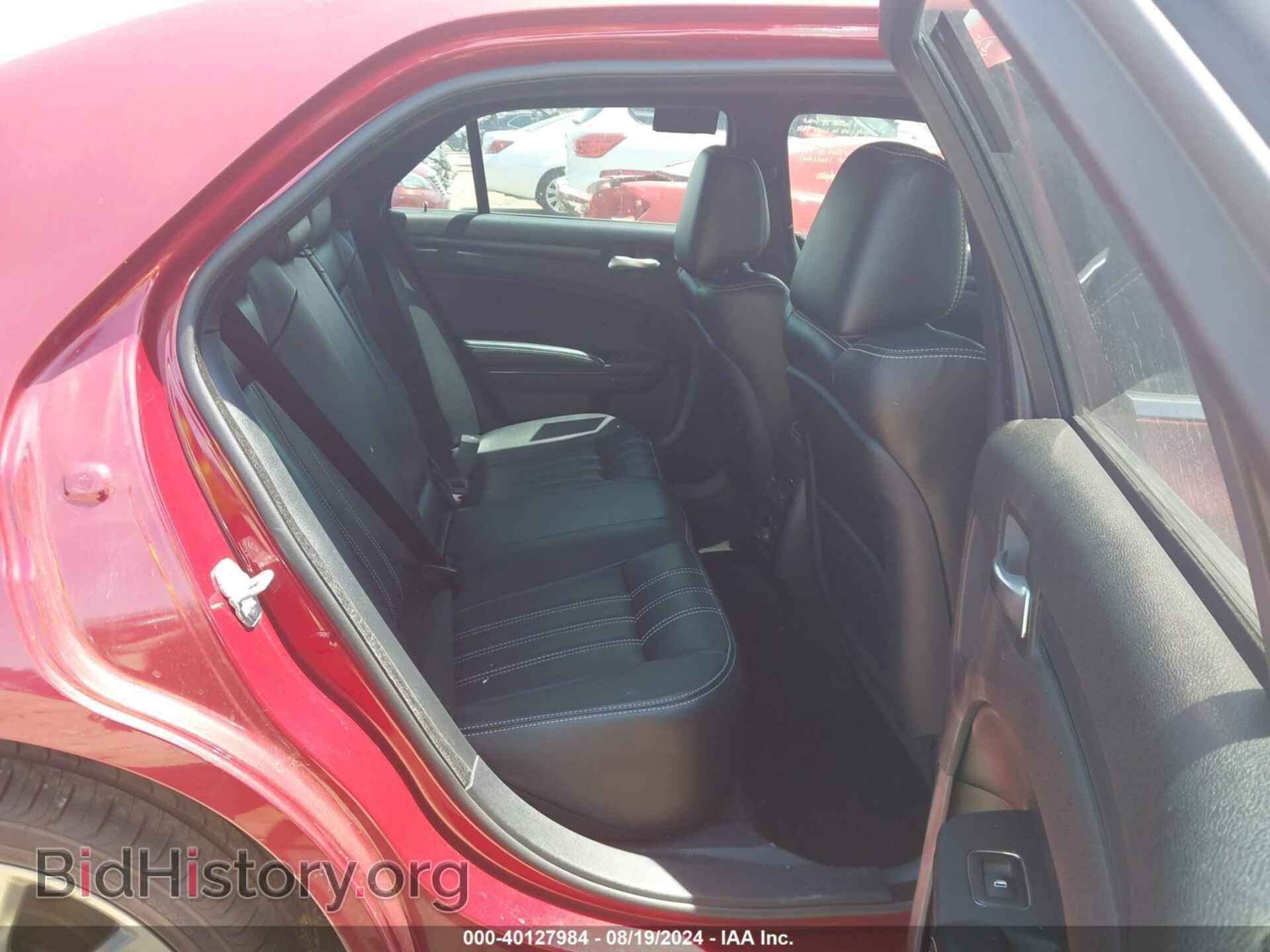 2014 CHRYSLER 300 - VIN: 2C3CCABT2EH157487 - Фото 8