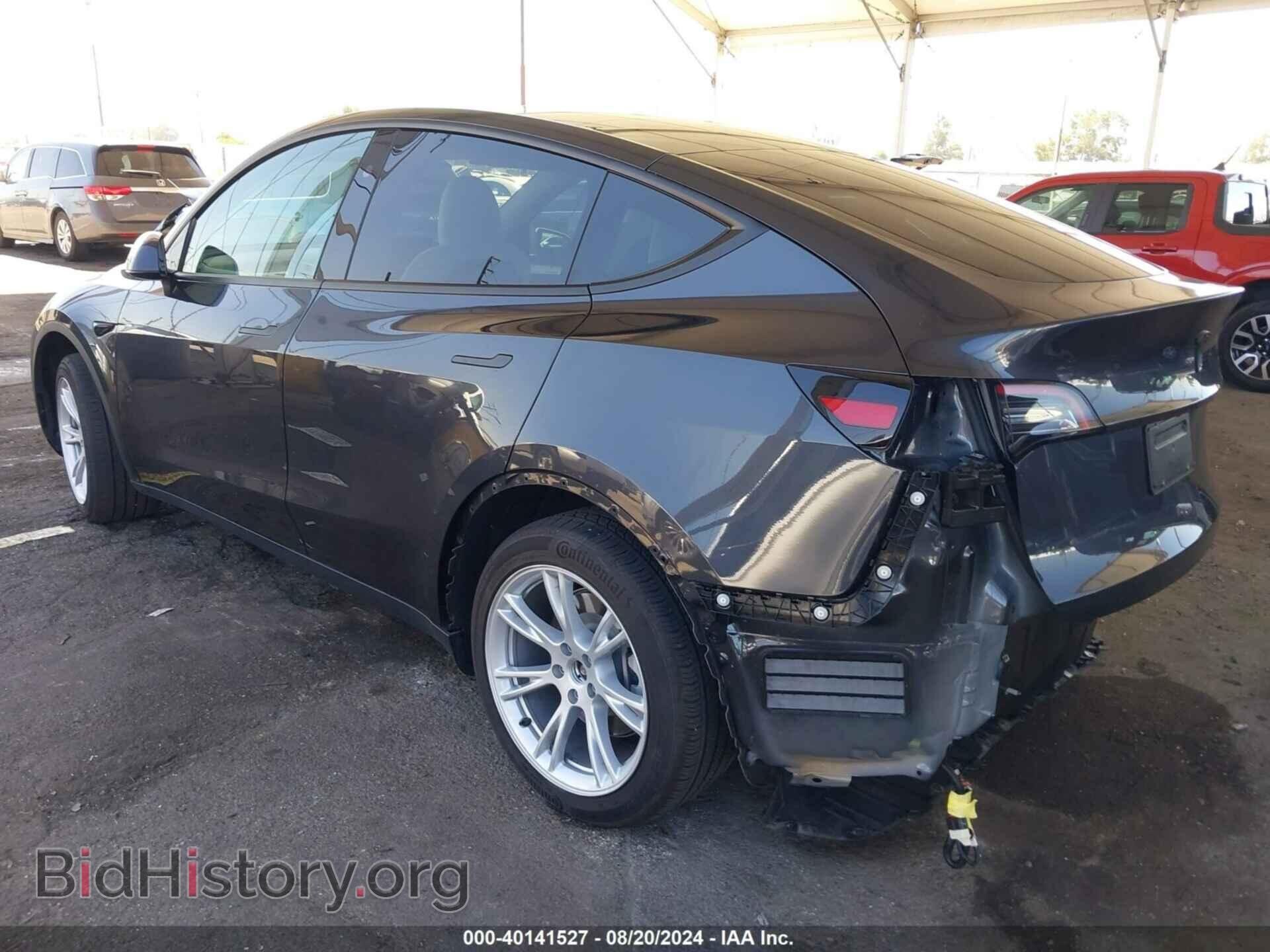 2024 TESLA MODEL Y - VIN: 7SAYGDEDXRF048124 - Фото 3