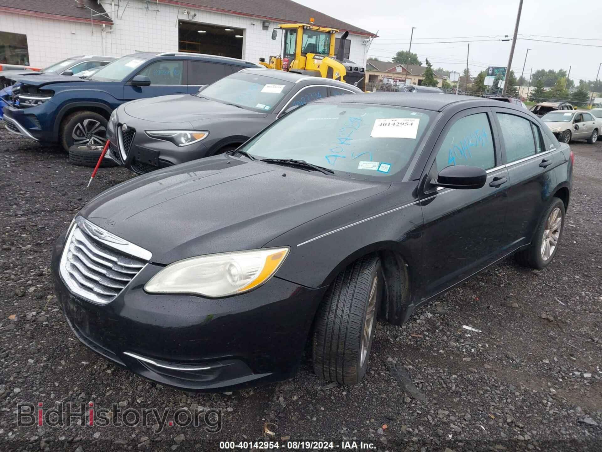 2013 CHRYSLER 200 - VIN: 1C3CCBBB7DN585011 - Фото 2