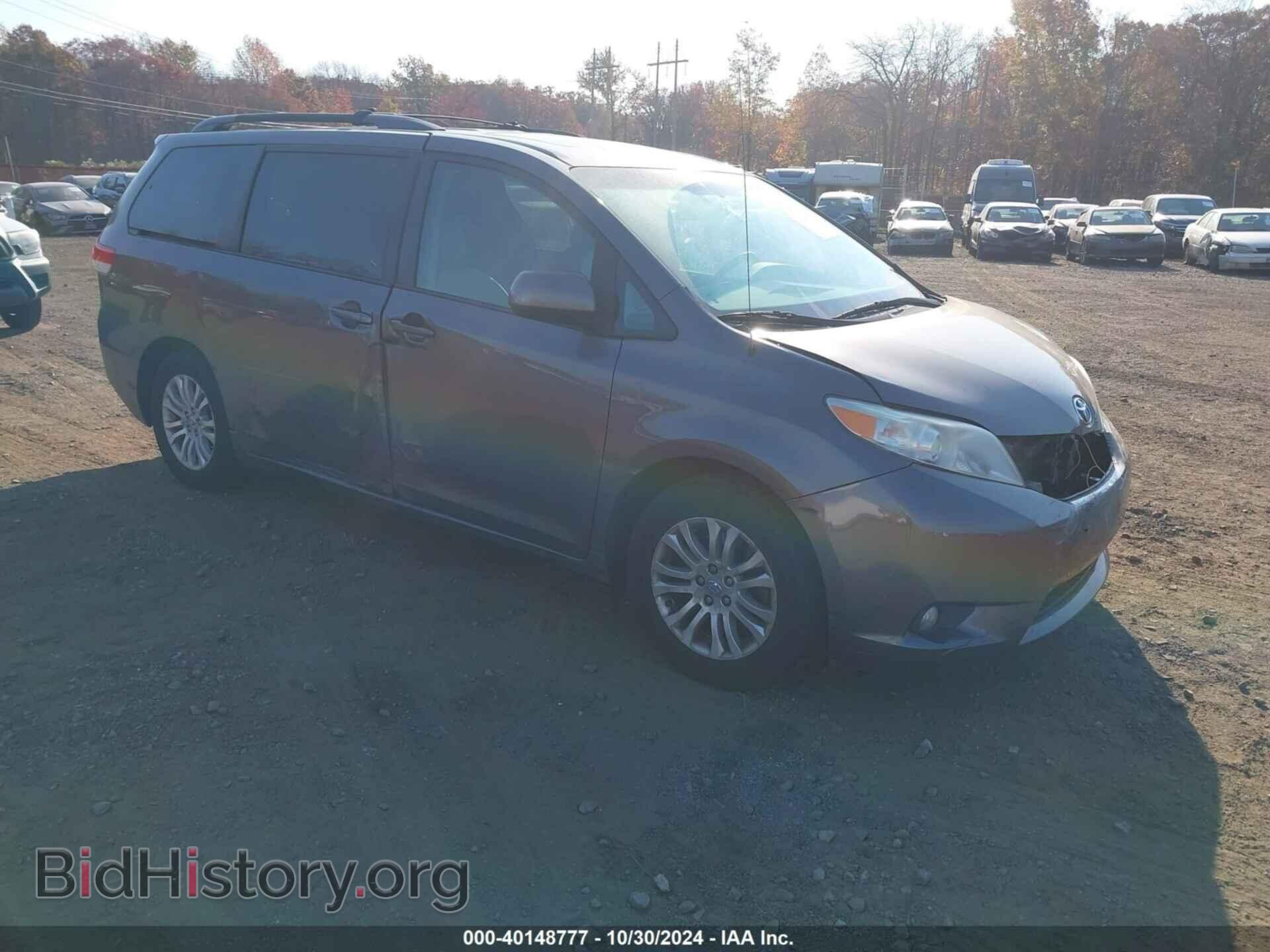 Photo 5TDYK3DC9BS151745 - TOYOTA SIENNA 2011