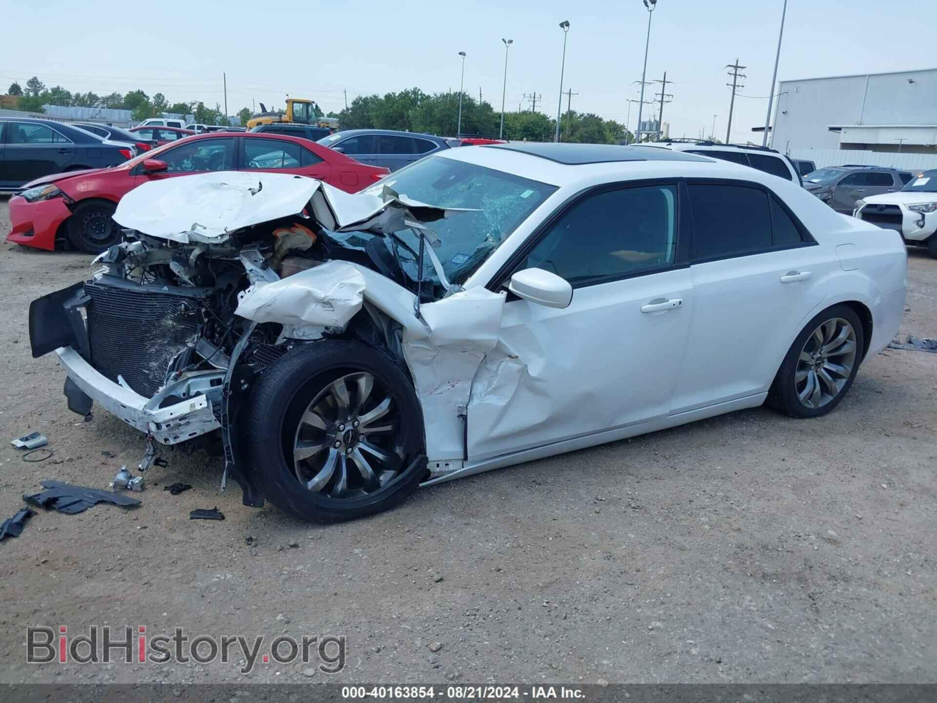 2014 CHRYSLER 300 - VIN: 2C3CCABT7EH281495 - Фото 2