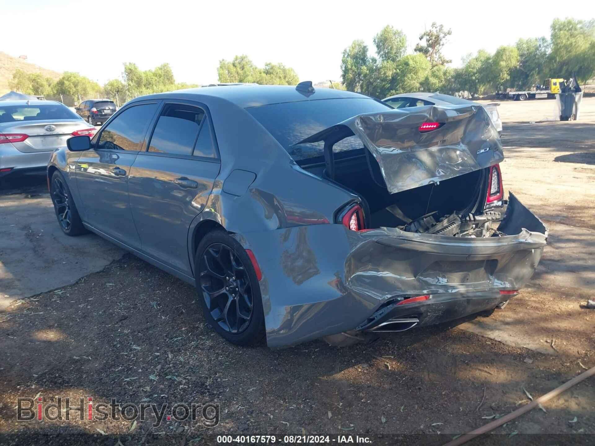 2019 CHRYSLER 300 - VIN: 2C3CCABG2KH562800 - Фото 3