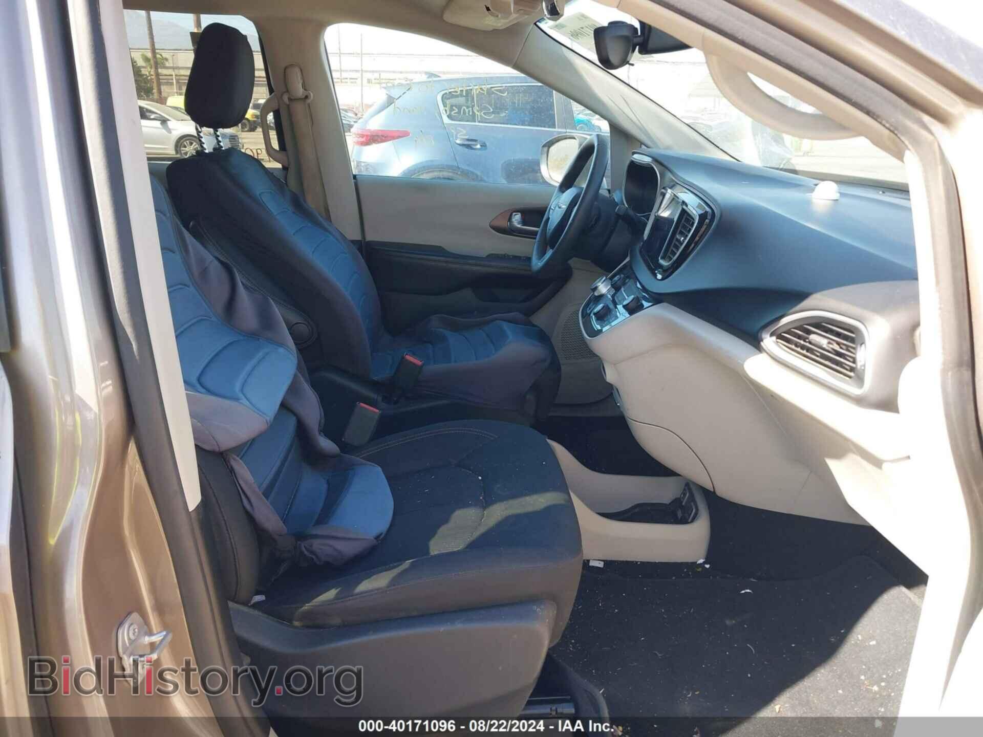 2017 CHRYSLER PACIFICA - VIN: 2C4RC1DGXHR609061 - Photo 5