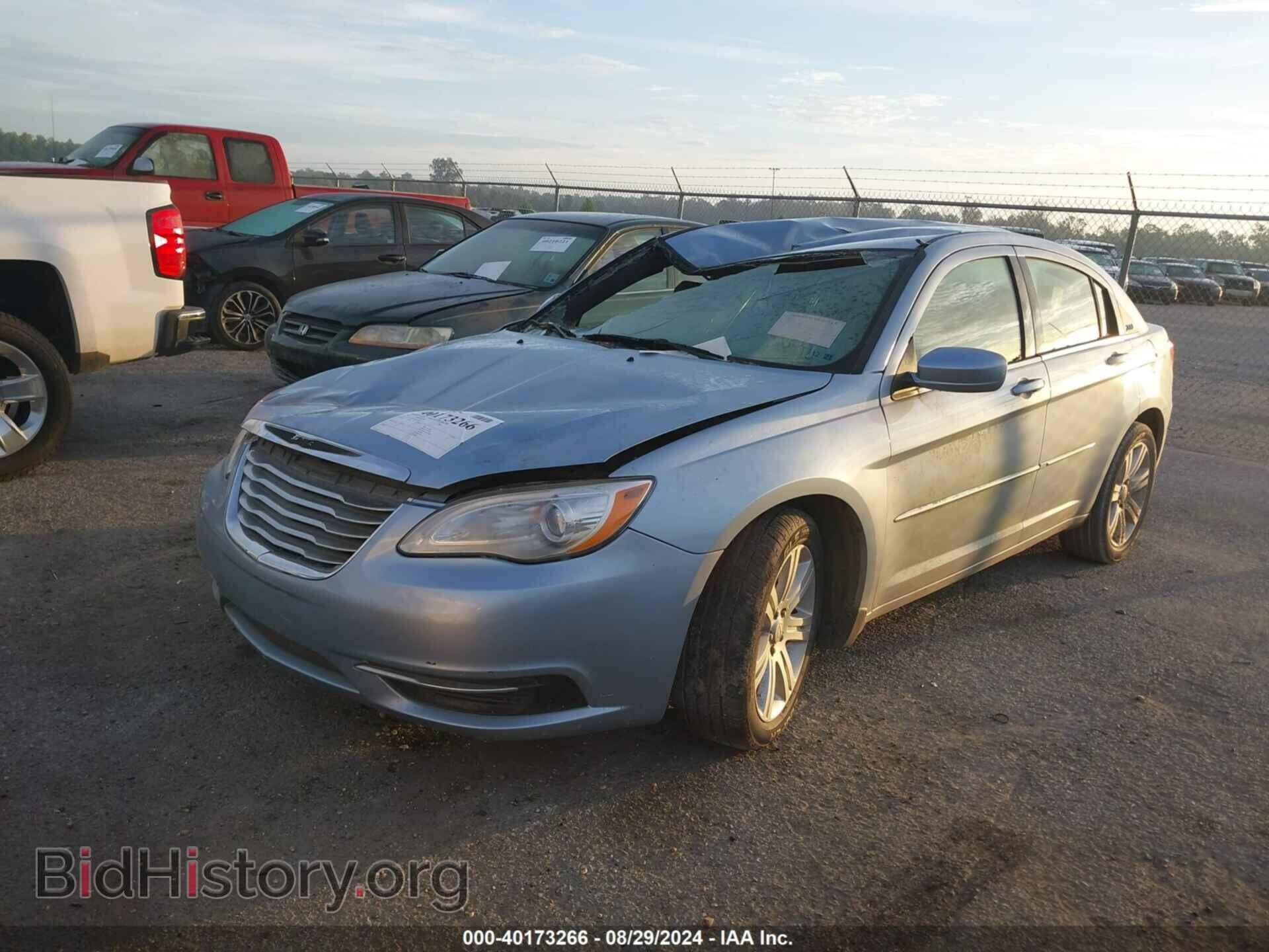 2013 CHRYSLER 200 - VIN: 1C3CCBBB0DN639460 - Фото 2