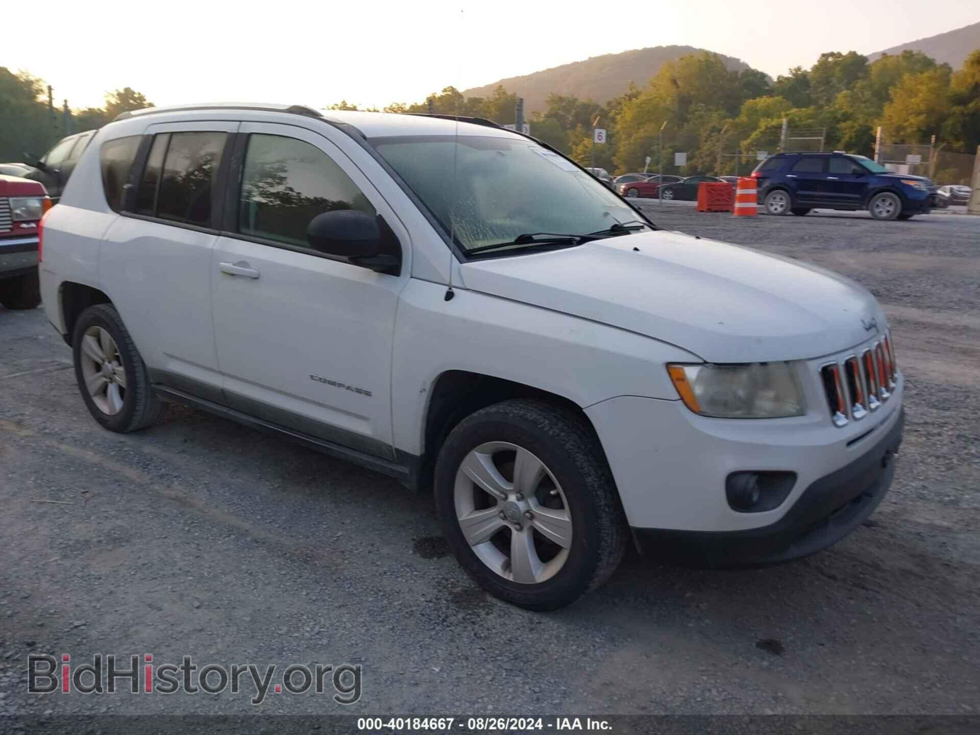 Photo 1J4NF1FB8BD279268 - JEEP COMPASS 2011