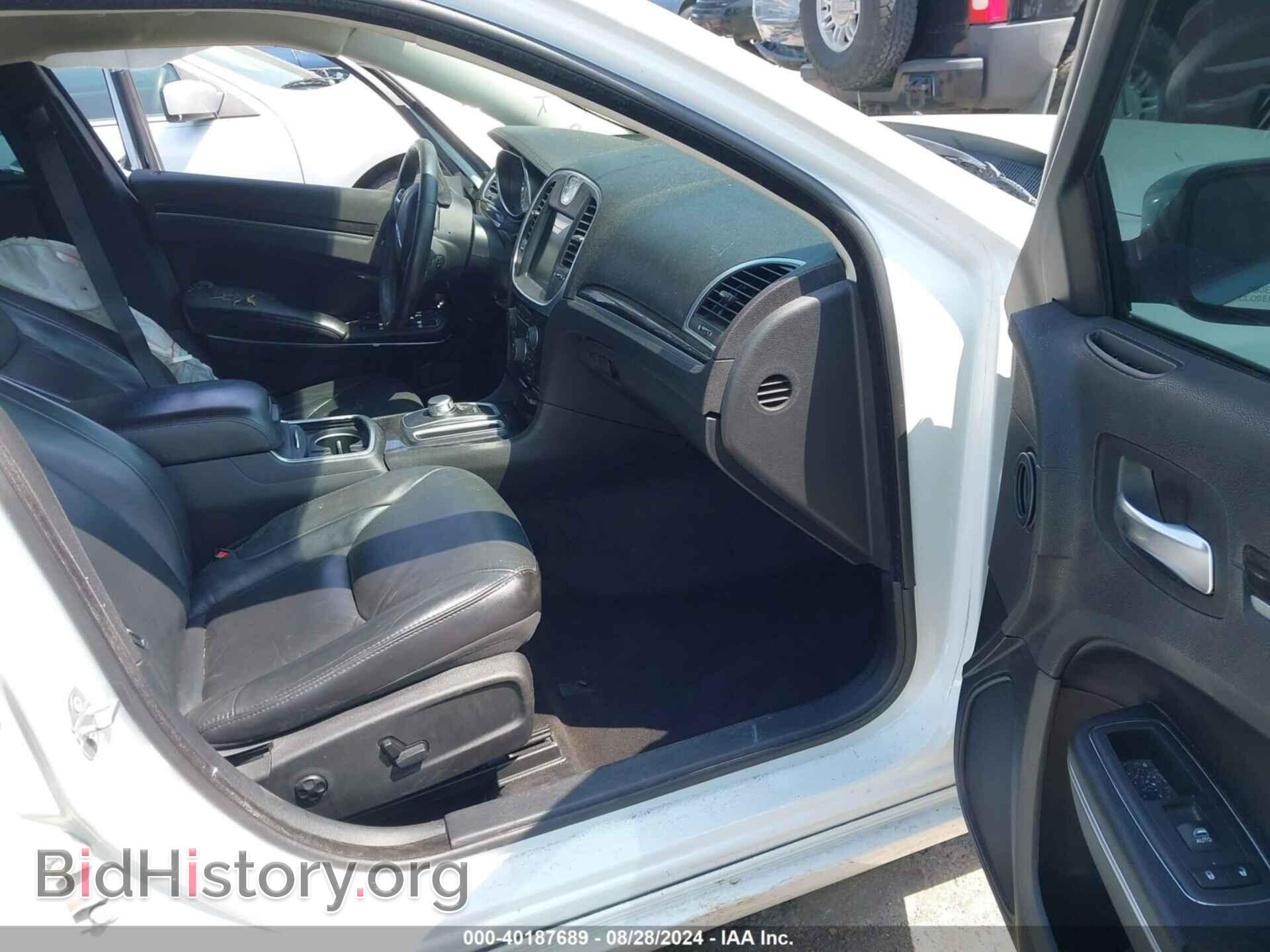 2016 CHRYSLER 300 - VIN: 2C3CCAAG4GH161497 - Фото 5
