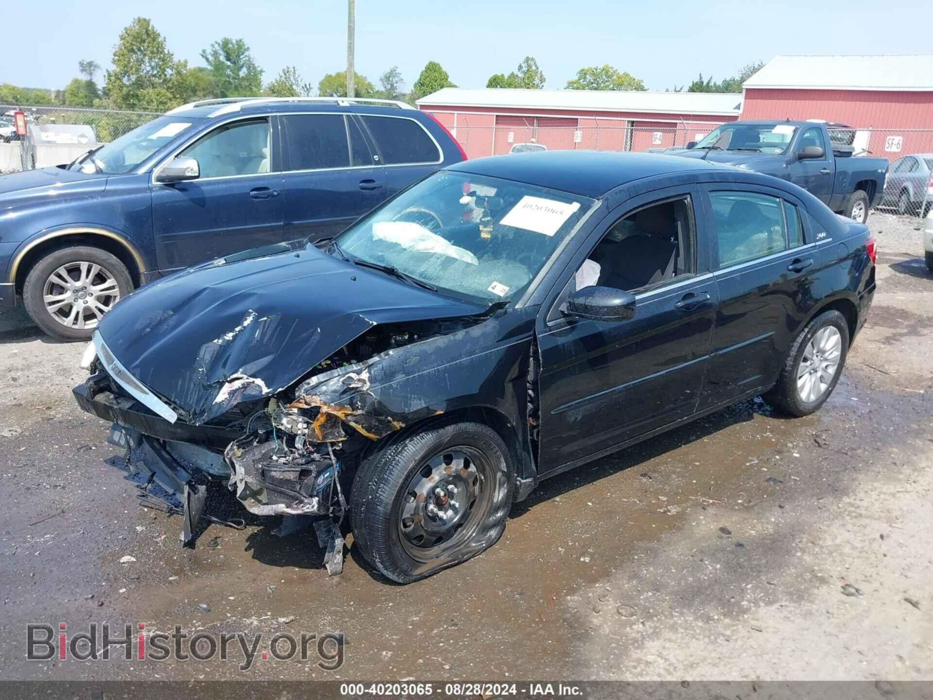 2013 CHRYSLER 200 - VIN: 1C3CCBAB2DN624072 - Фото 2