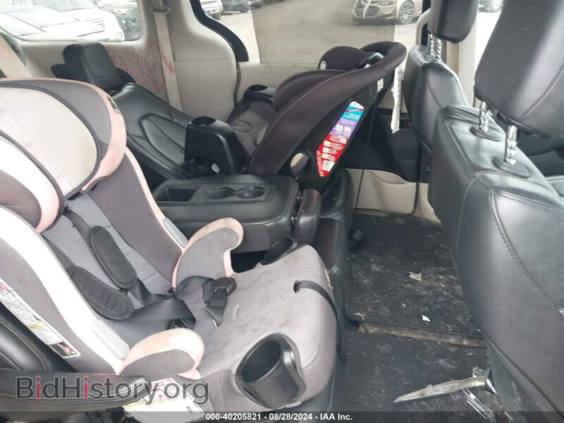 2017 Chrysler PACIFICA (VIN 2C4RC1BG3HR503392) — фото 8 из 16