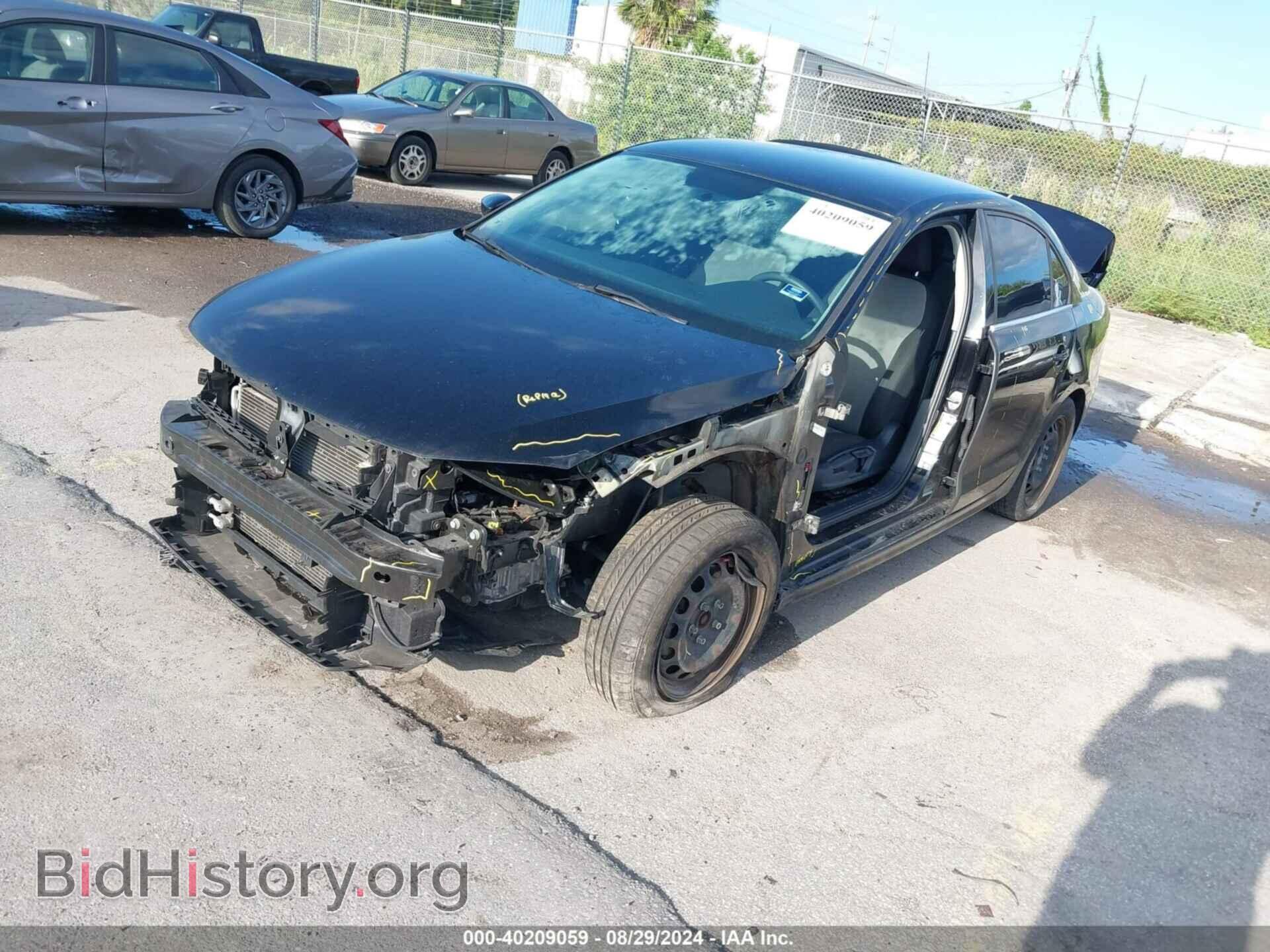 2017 VOLKSWAGEN JETTA - VIN: 3VW2B7AJXHM243209 - Фото 2