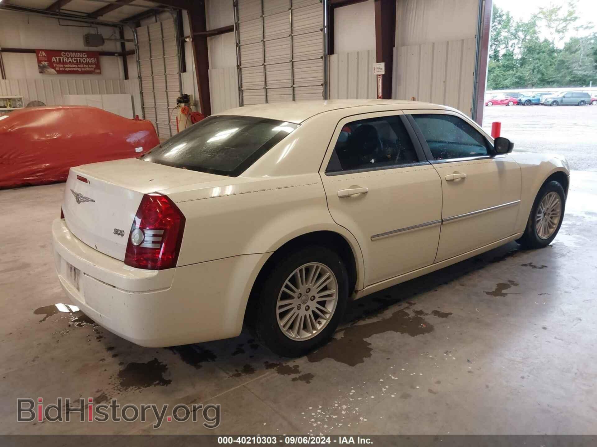 2009 CHRYSLER 300 - VIN: 2C3KA43D59H564803 - Фото 4