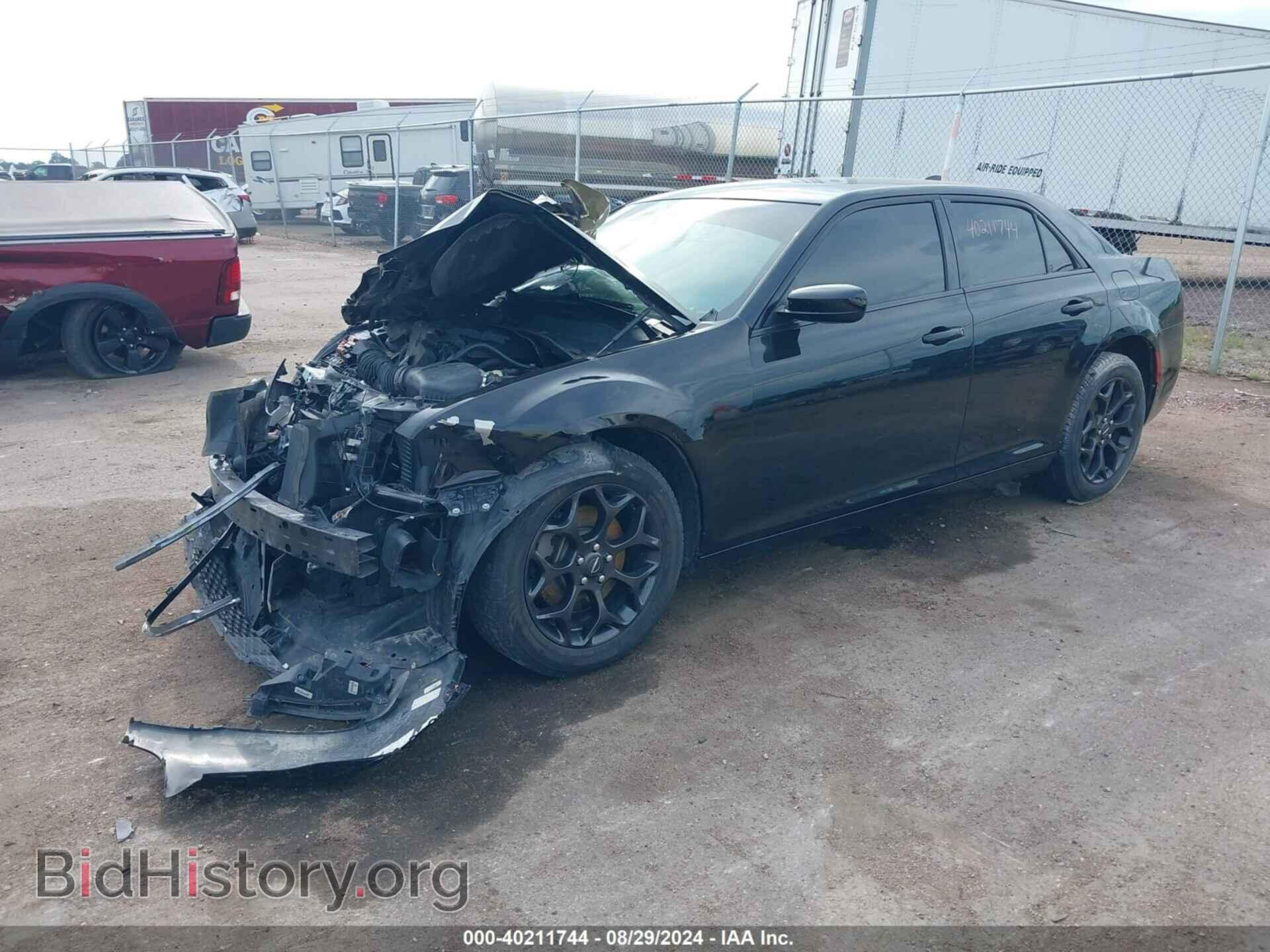 2019 CHRYSLER 300 - VIN: 2C3CCAGG3KH635214 - Фото 2