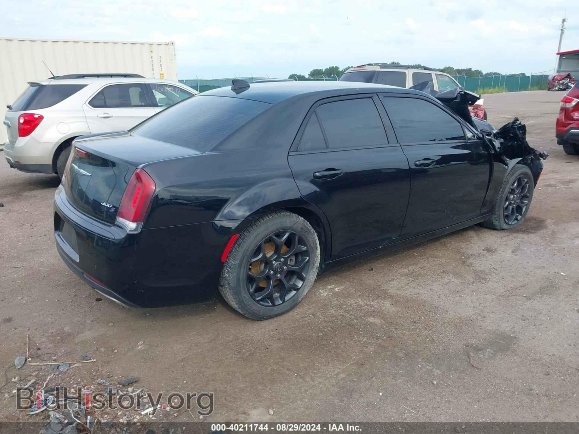 2019 CHRYSLER 300 - VIN: 2C3CCAGG3KH635214 - Фото 4