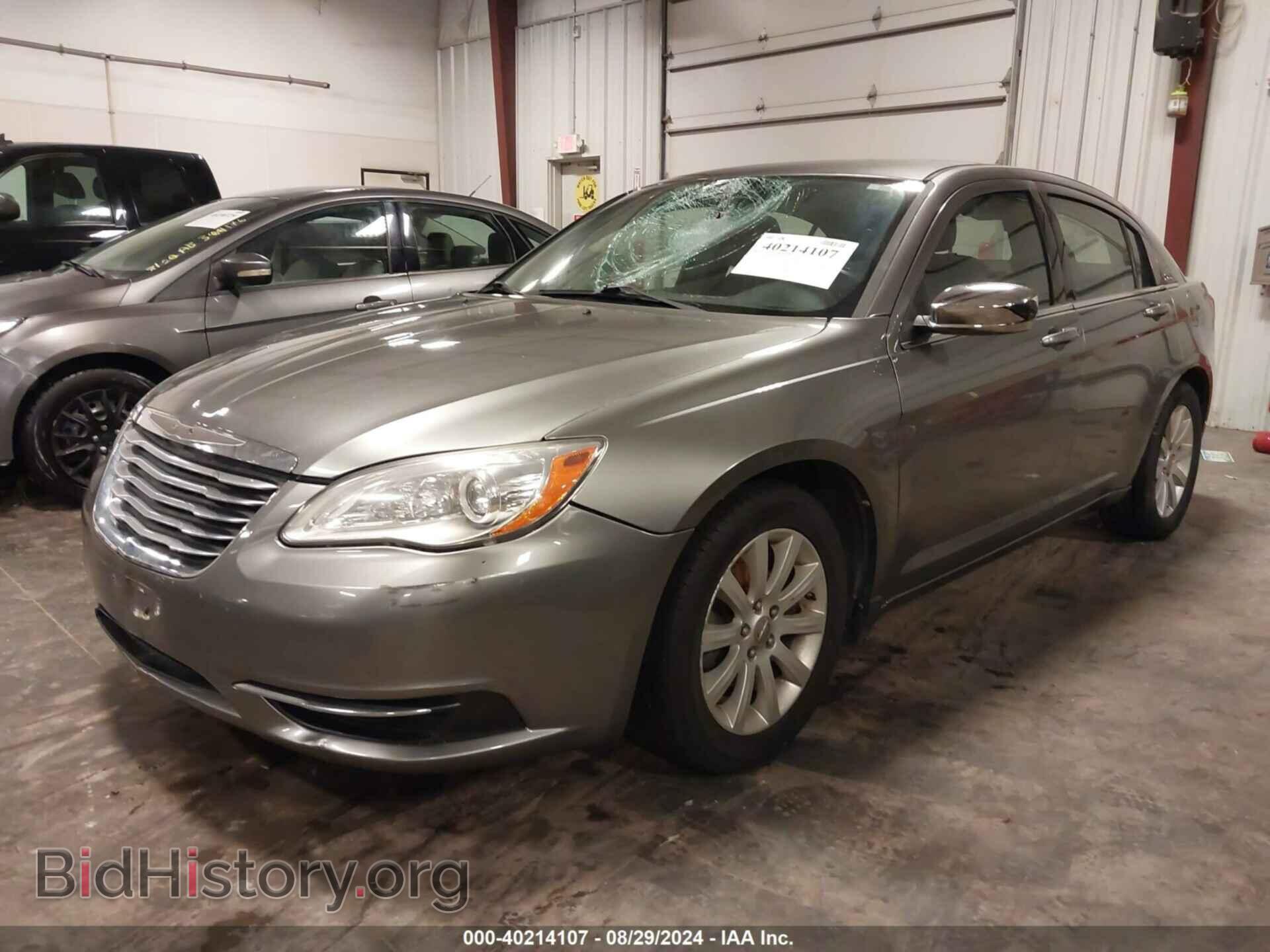 2013 CHRYSLER 200 - VIN: 1C3CCBBG0DN623853 - Фото 2