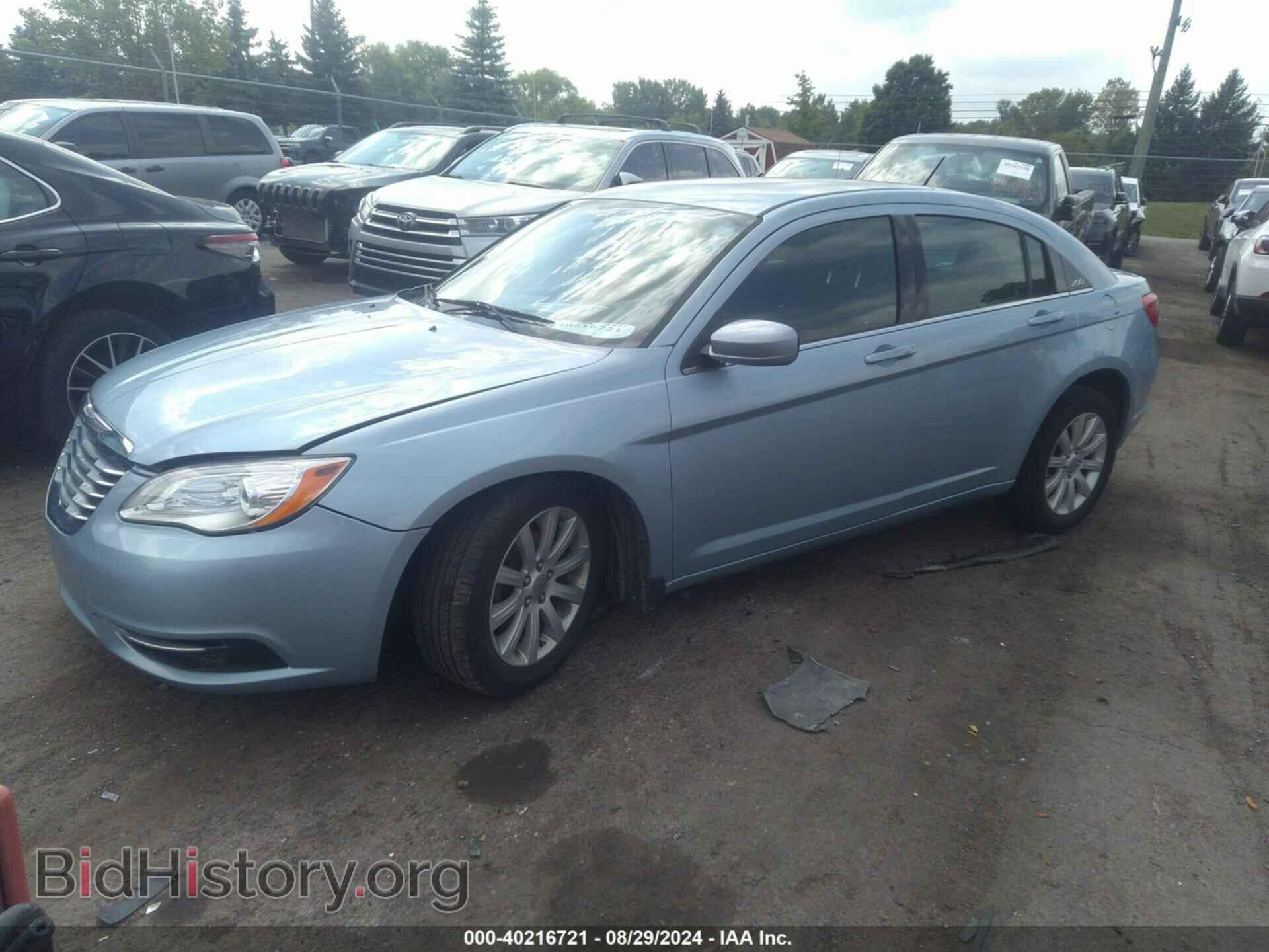 2013 CHRYSLER 200 - VIN: 1C3CCBBB1DN570116 - Фото 2