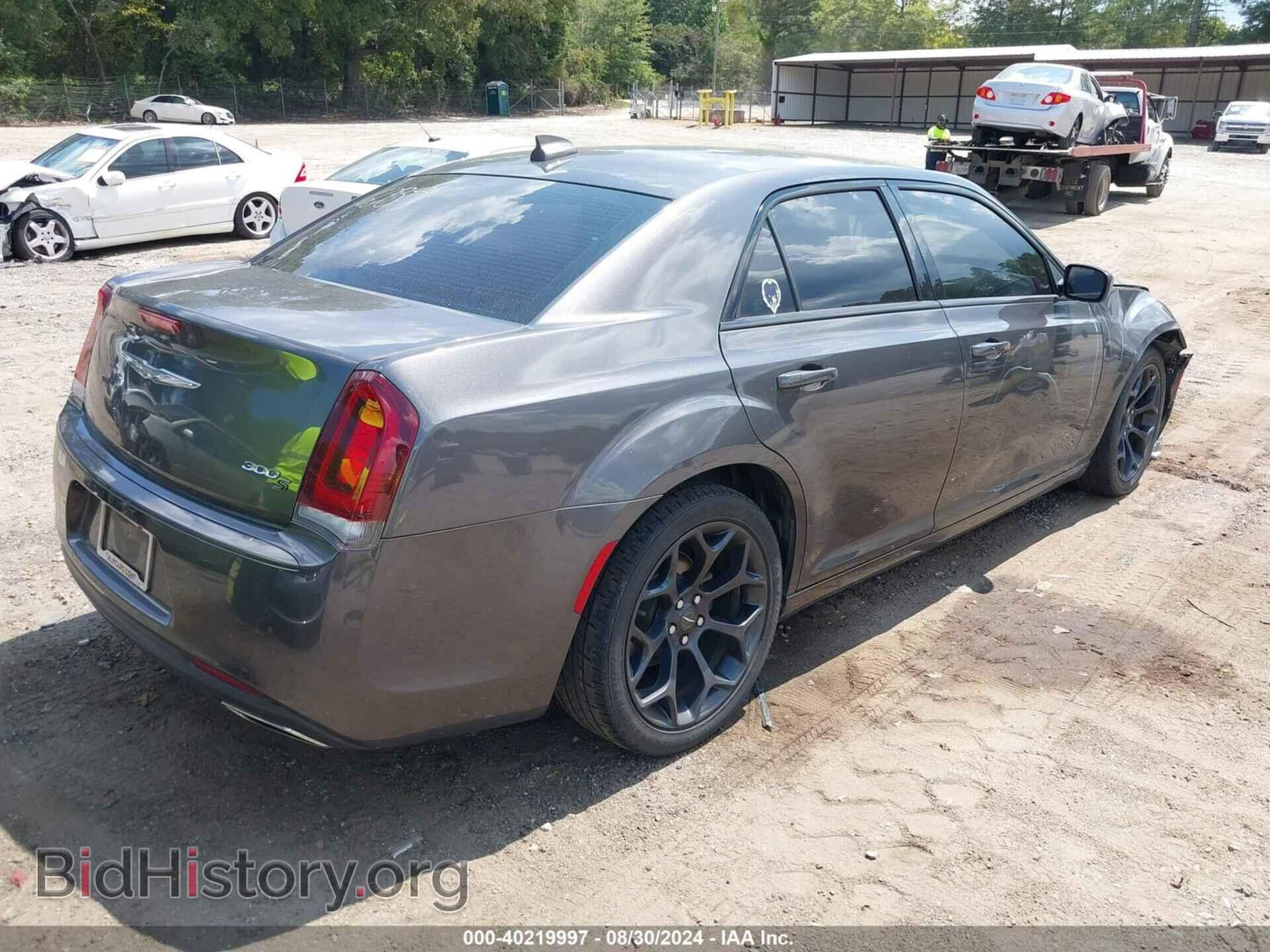 2019 CHRYSLER 300 - VIN: 2C3CCABG9KH537862 - Фото 4