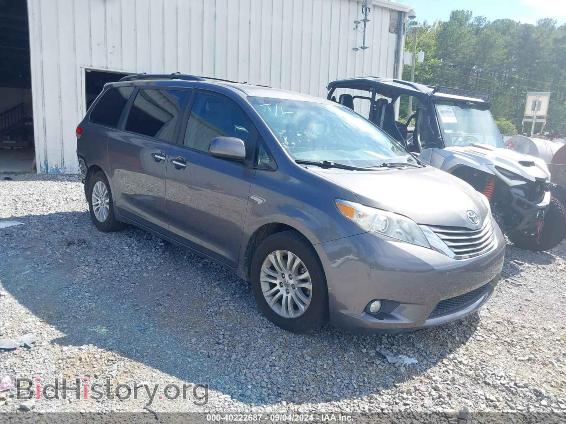 Photo 5TDYK3DC8BS154135 - TOYOTA SIENNA 2011