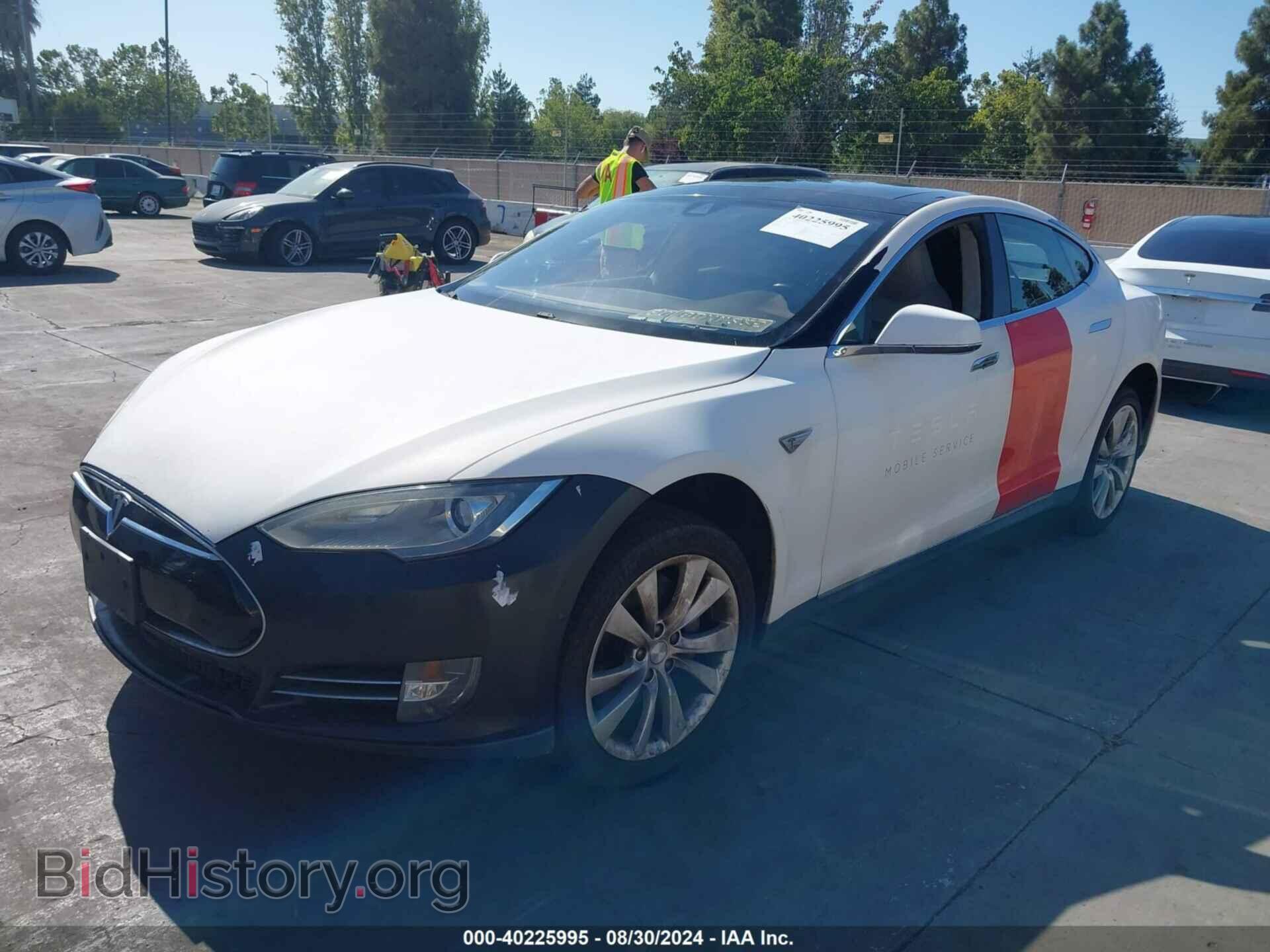 2014 TESLA MODEL S - VIN: 5YJSA1H13EFP61090 - Фото 2
