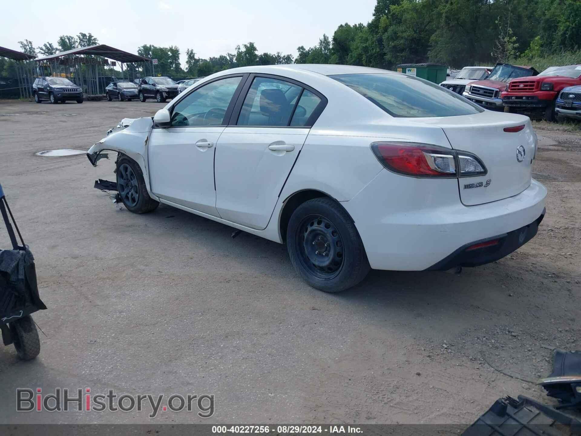 2011 MAZDA MAZDA3 - VIN: JM1BL1UG2B1488894 - Фото 3
