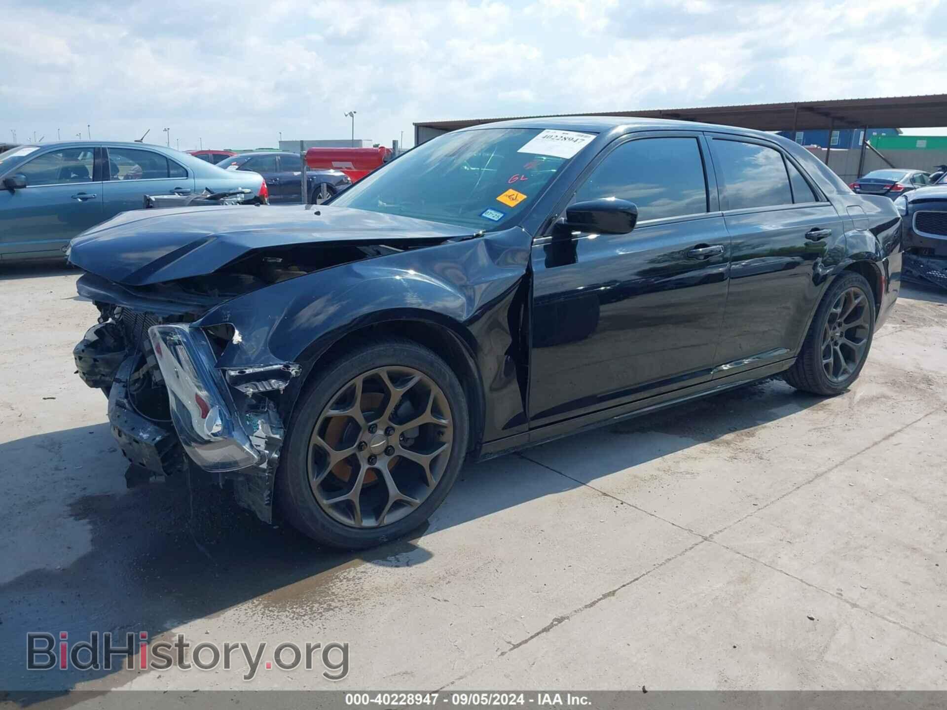 2016 CHRYSLER 300 - VIN: 2C3CCABG9GH322425 - Фото 2