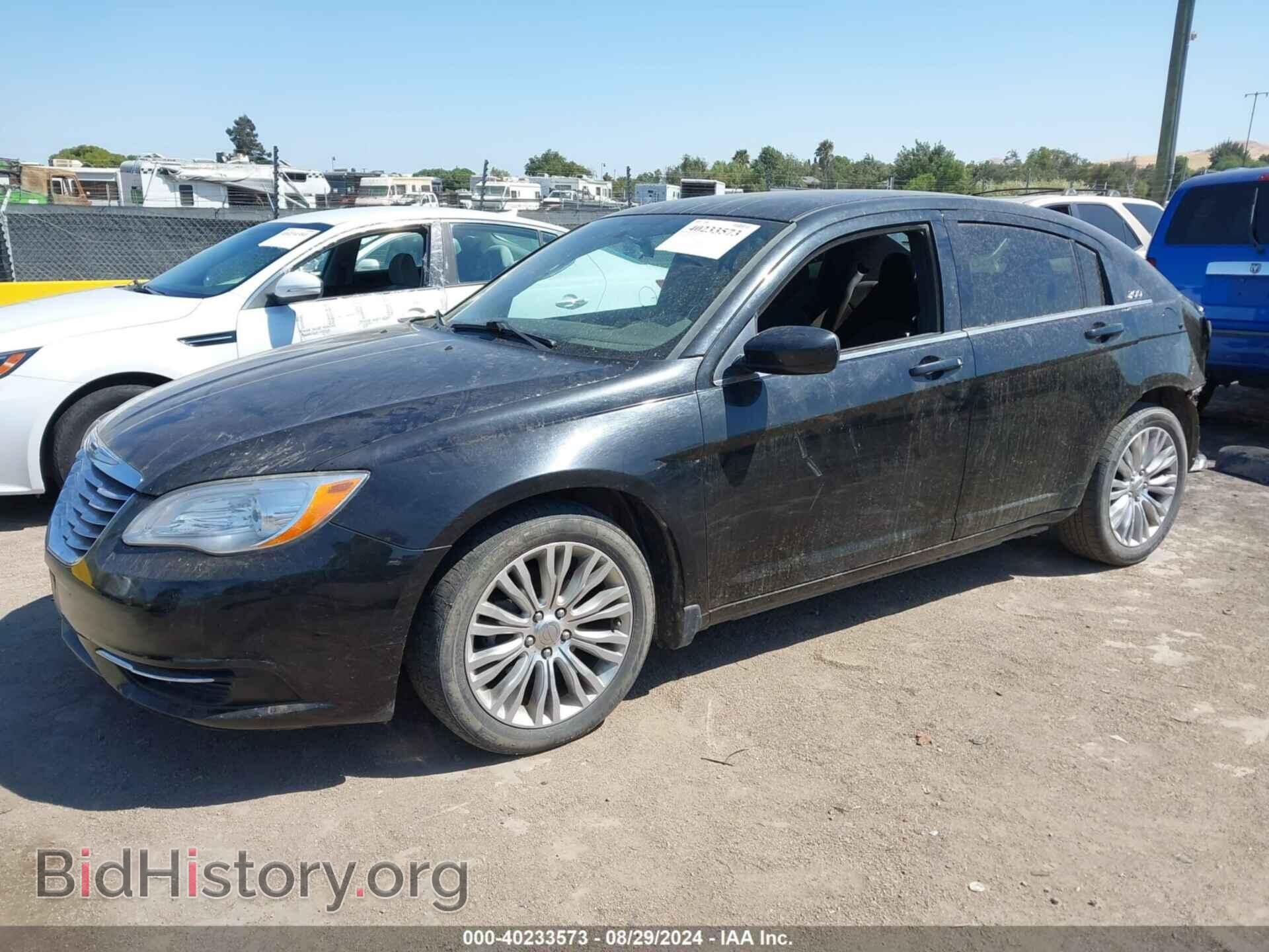 2012 CHRYSLER 200 - VIN: 1C3CCBAB3CN117700 - Фото 2