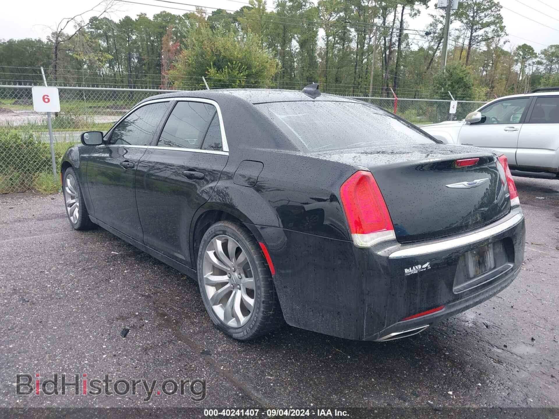 2019 CHRYSLER 300 - VIN: 2C3CCAAGXKH556132 - Фото 3