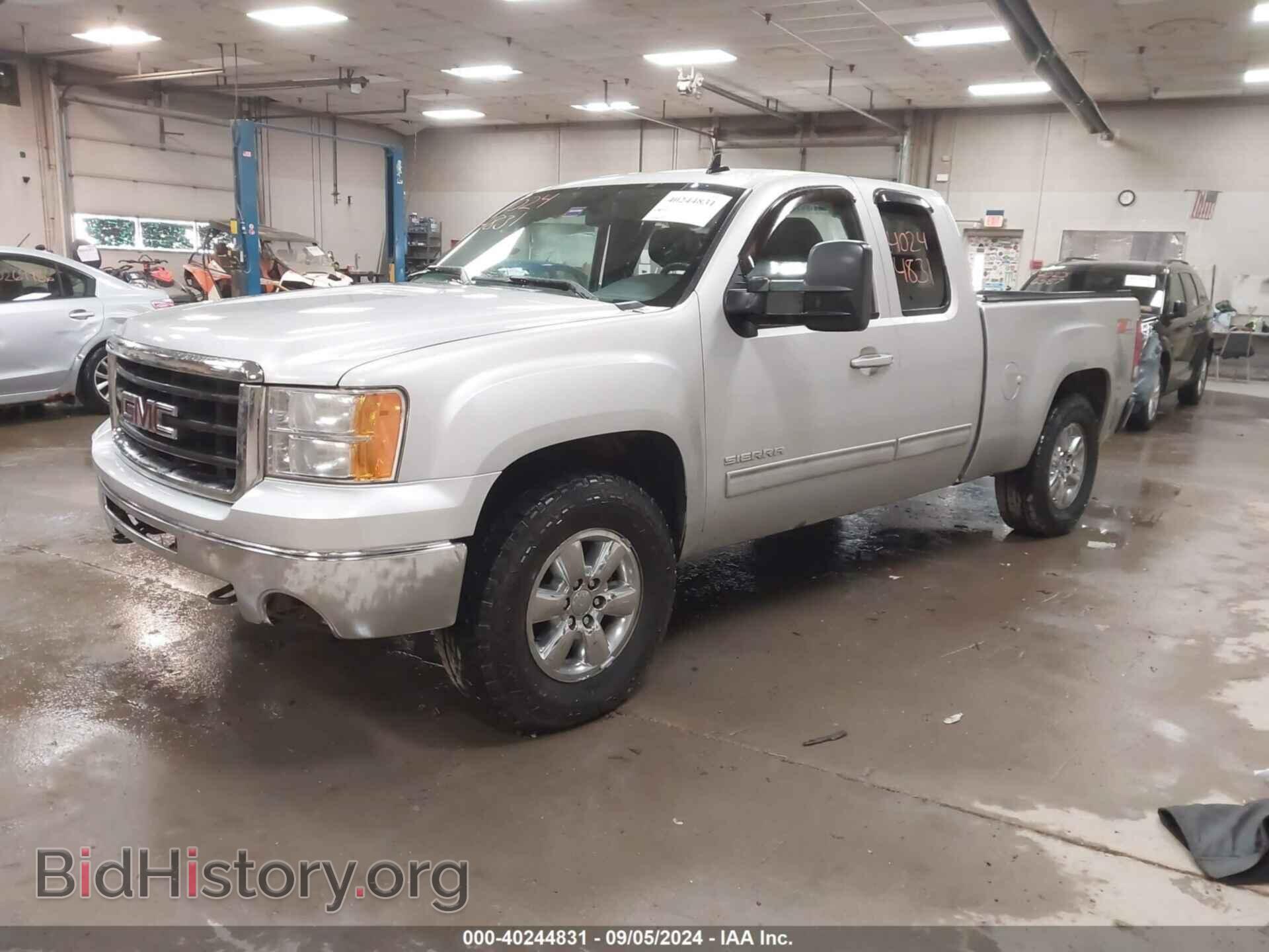 2011 GMC SIERRA 1500 - VIN: 1GTR2WE33BZ277084 - Фото 2