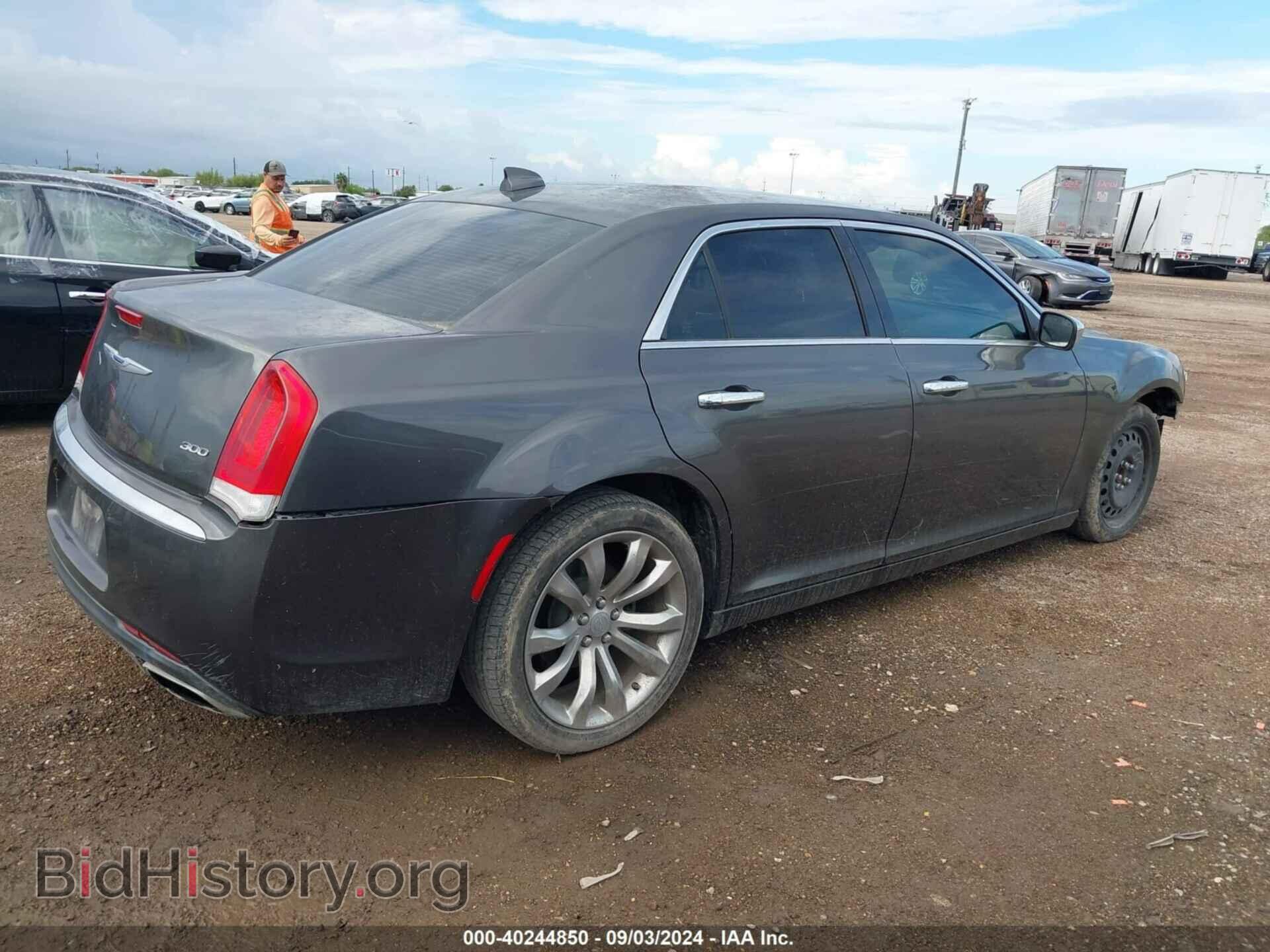 2019 CHRYSLER 300 - VIN: 2C3CCAEG7KH704358 - Фото 4