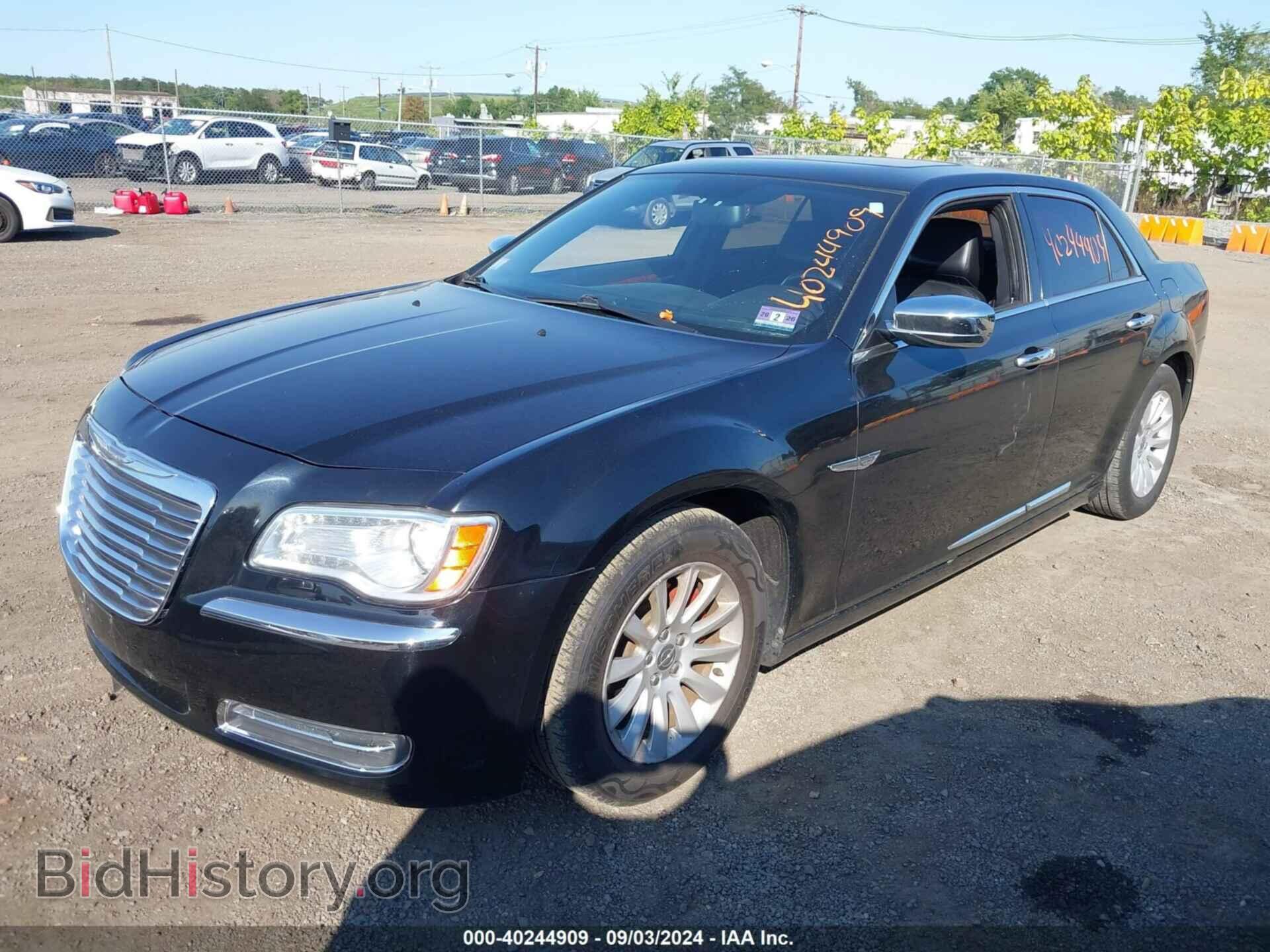 2013 CHRYSLER 300 - VIN: 2C3CCAAG2DH509311 - Фото 2
