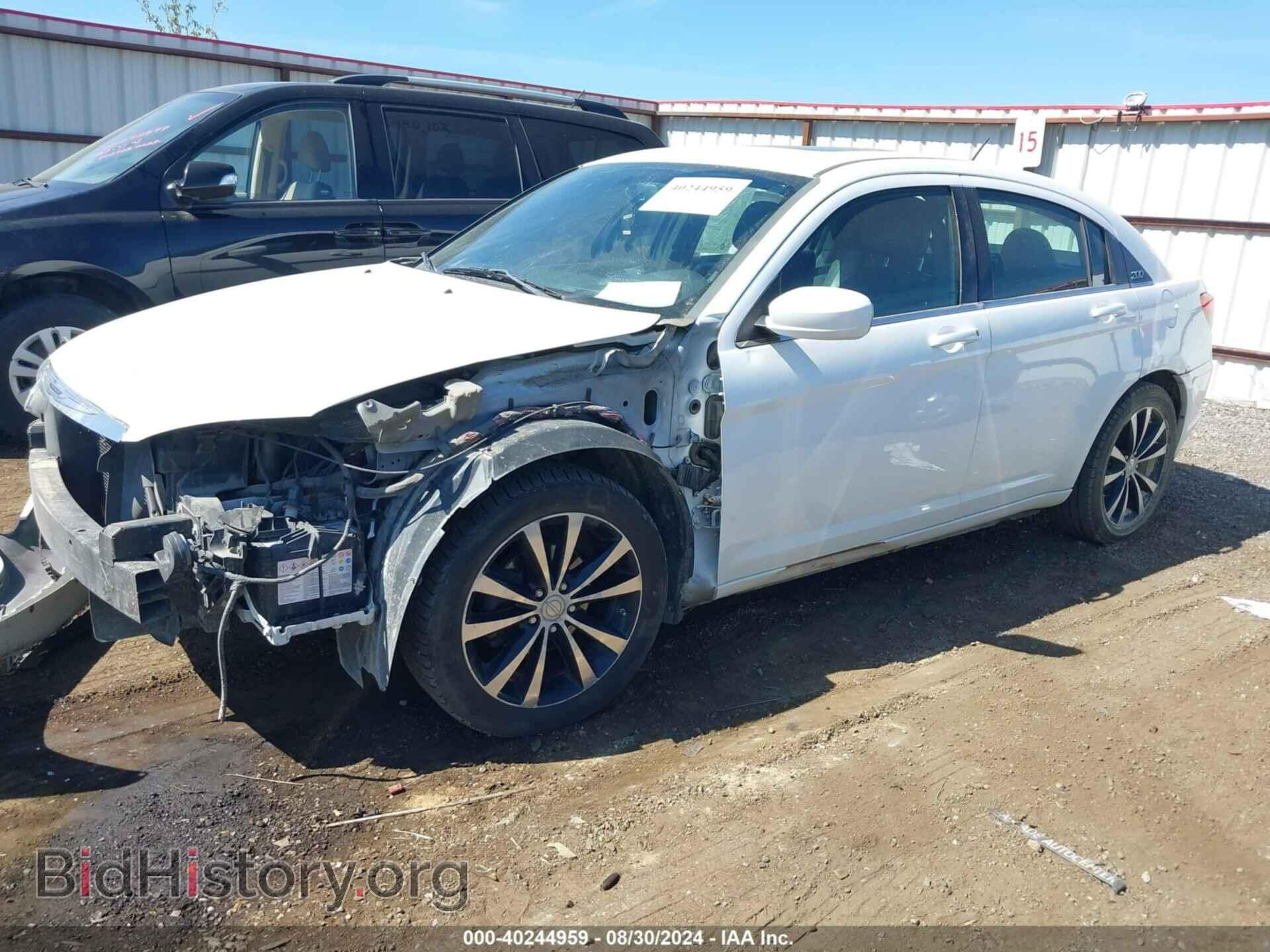2013 CHRYSLER 200 - VIN: 1C3CCBCG9DN609559 - Фото 2